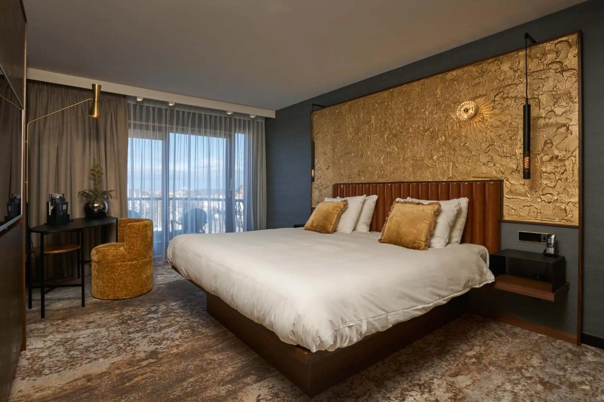 Photo of the whole room, Bed in Alexander Hotel