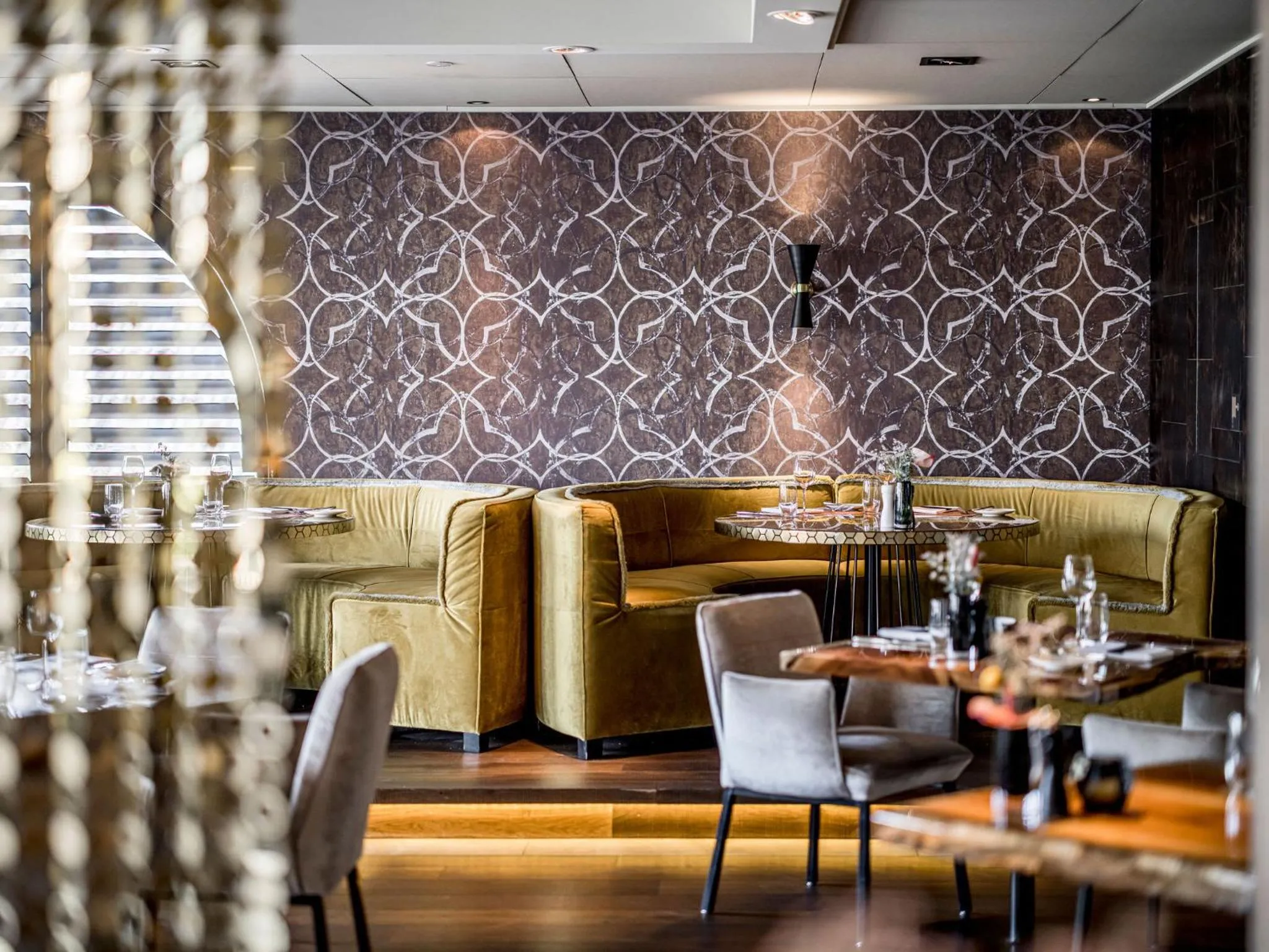 Restaurant/places to eat in Alexander Hotel