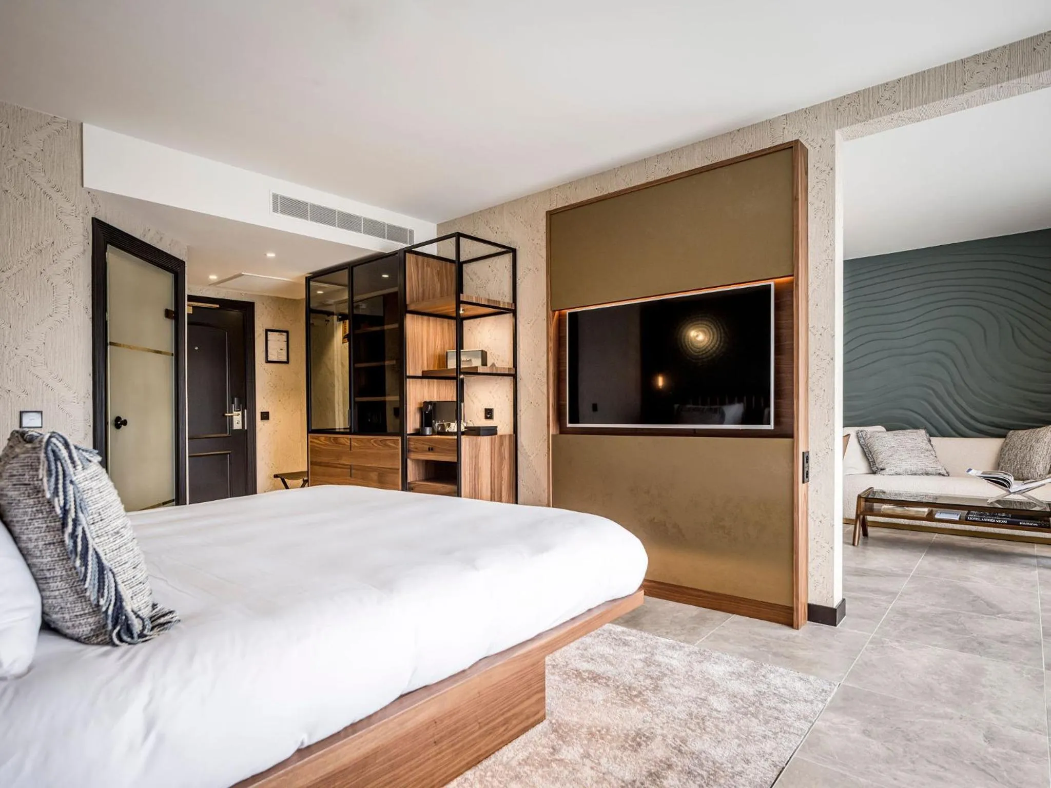 Photo of the whole room, Bed in Alexander Hotel