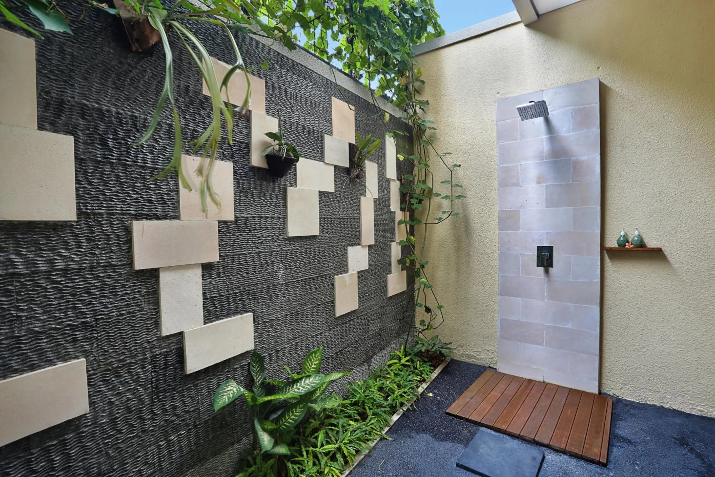 Shower in Awatara Boutique Resort Ubud