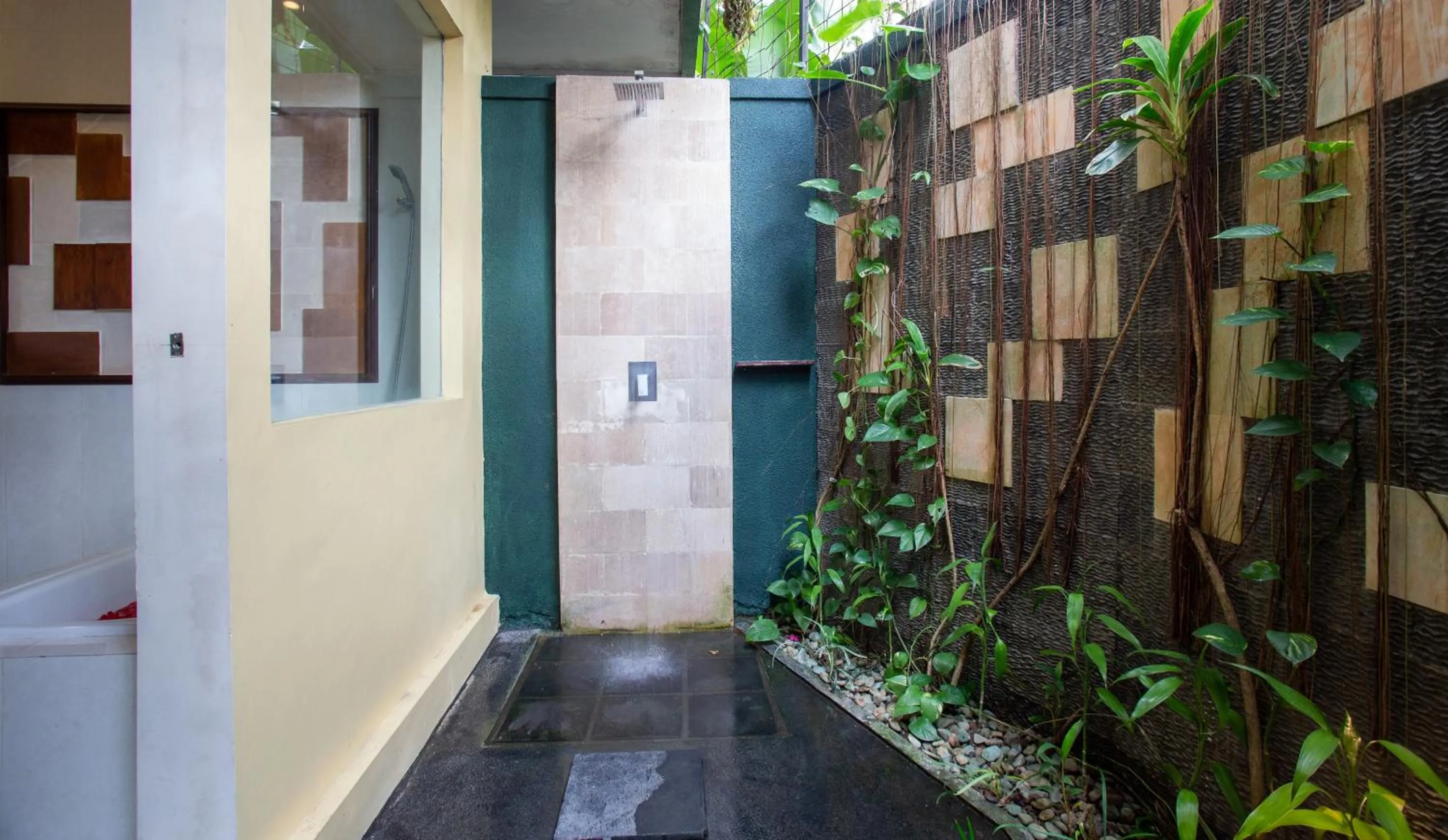 Shower in Awatara Boutique Resort Ubud