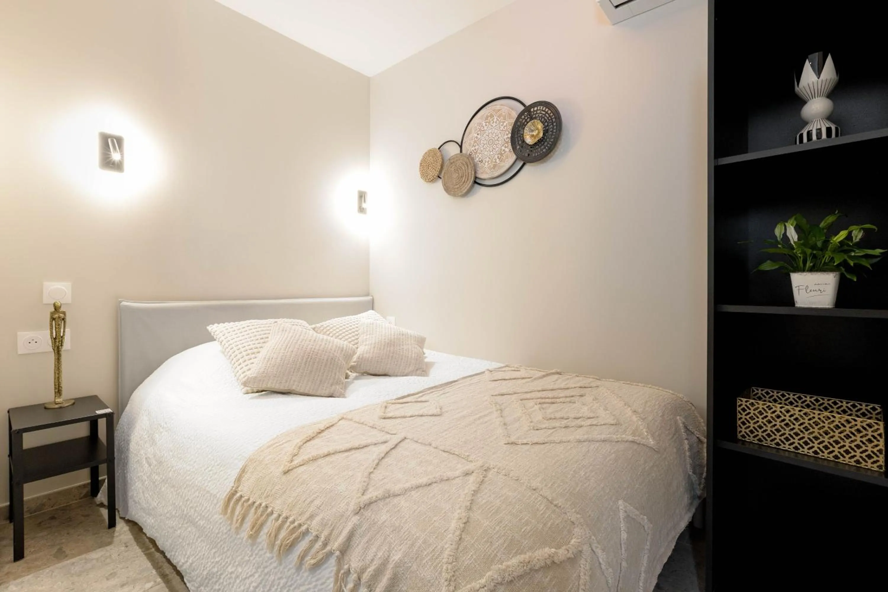 Bed in Appart Hôtel Coraline - Genas Lyon Eurexpo