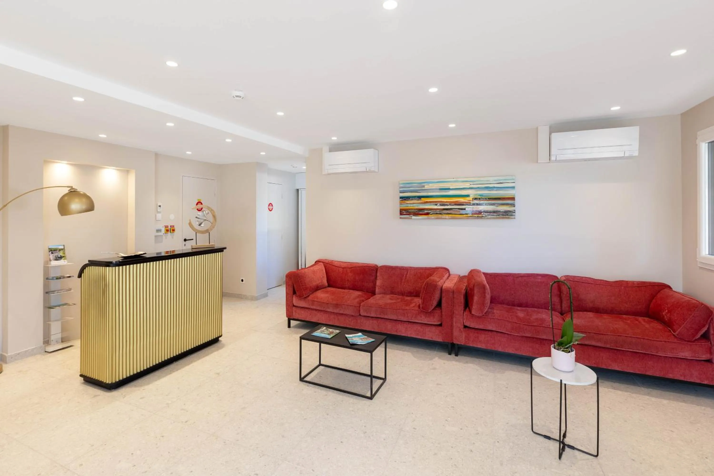 Lobby or reception in Appart Hôtel Coraline - Genas Lyon Eurexpo