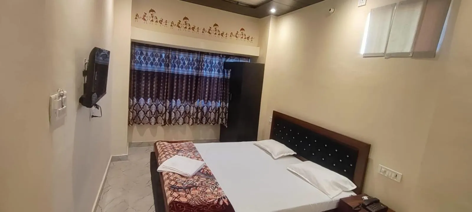 Bed in Raghuvanshi Paying Guest House