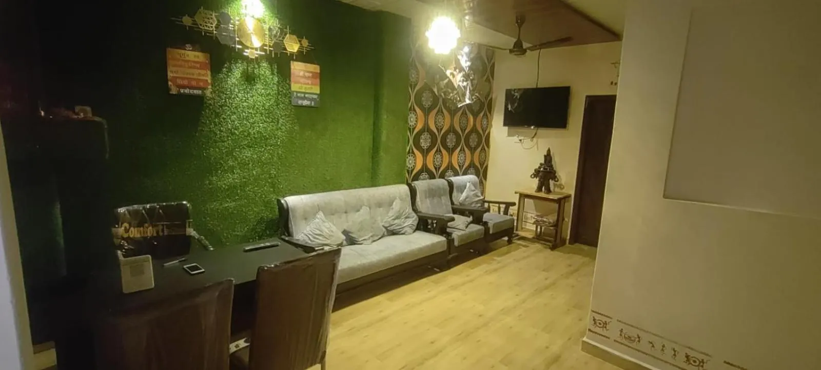 Communal lounge/ TV room in Raghuvanshi Paying Guest House