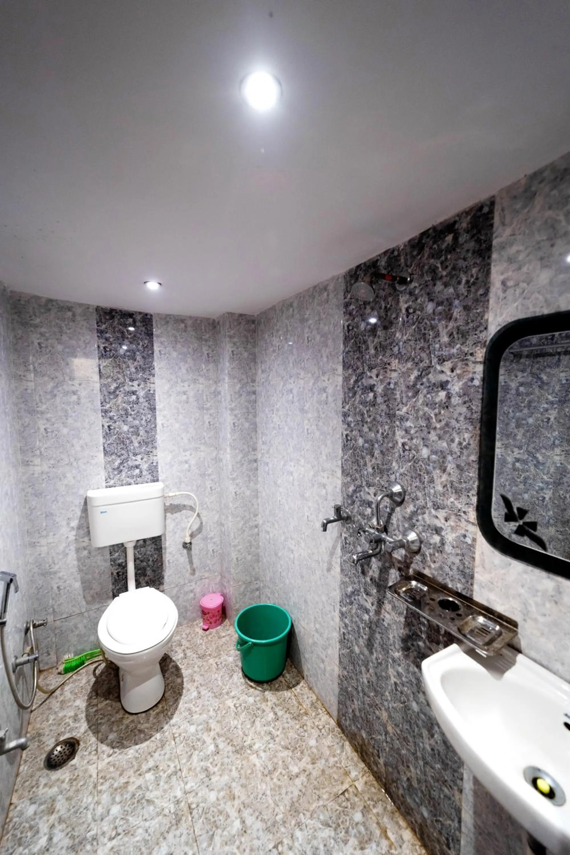 Shower in Raghuvanshi Paying Guest House