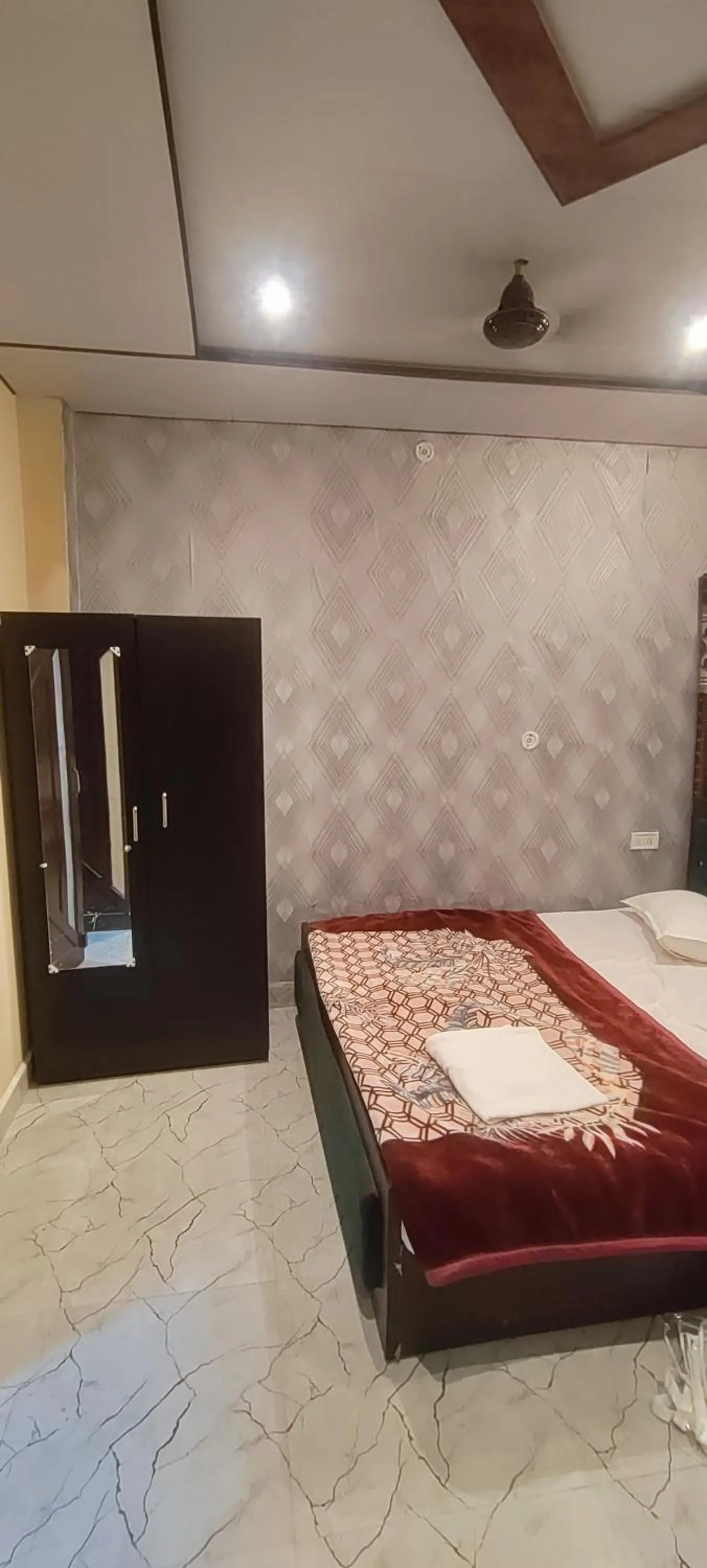 Bed in Raghuvanshi Paying Guest House