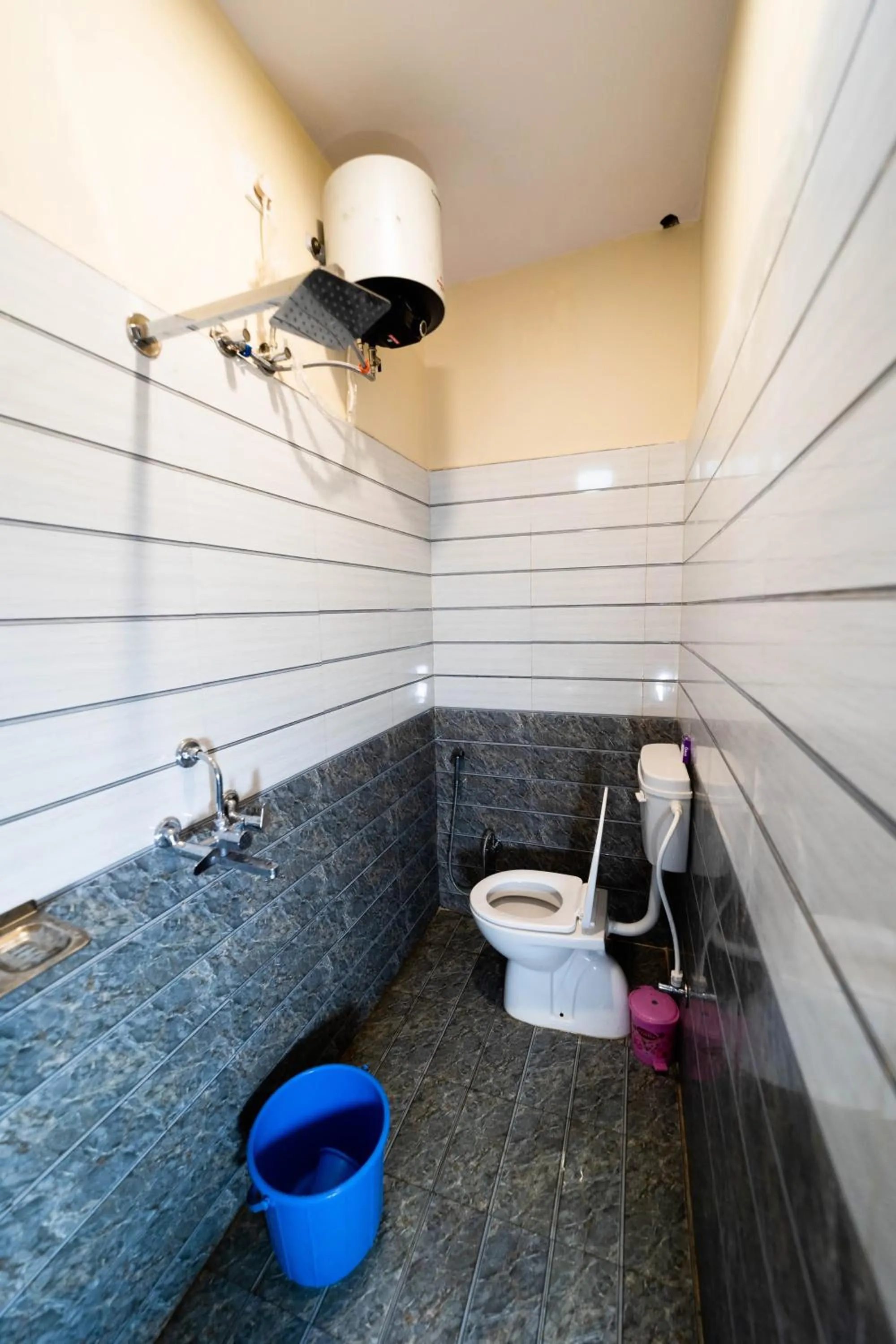 Toilet in Raghuvanshi Paying Guest House