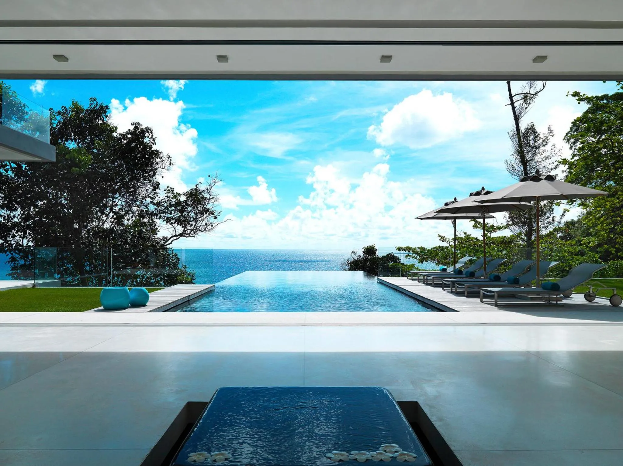 Swimming pool in Villa Amanzi Kamala by Elite Havens