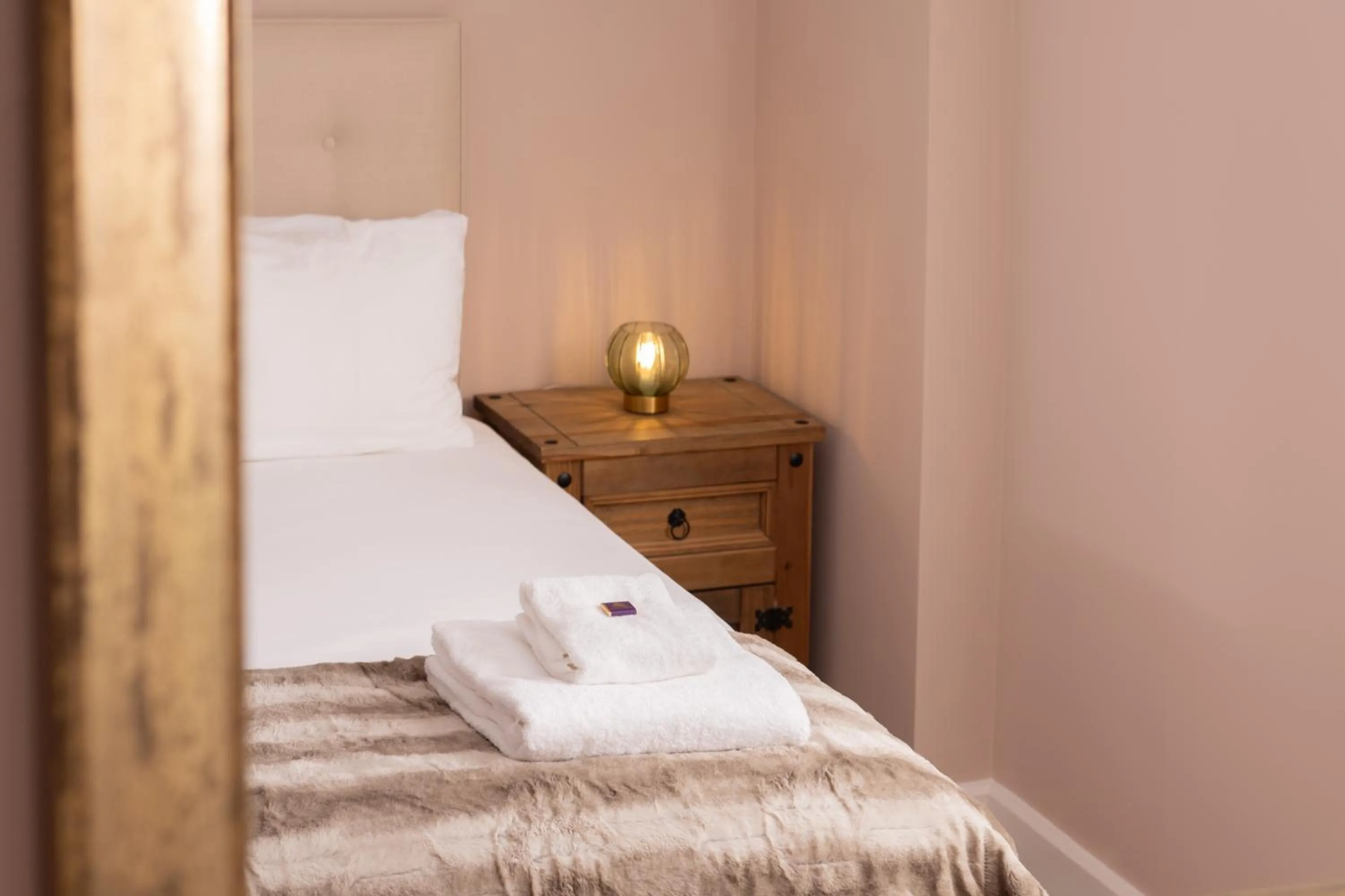 Bedroom, Bed in The Highland Club