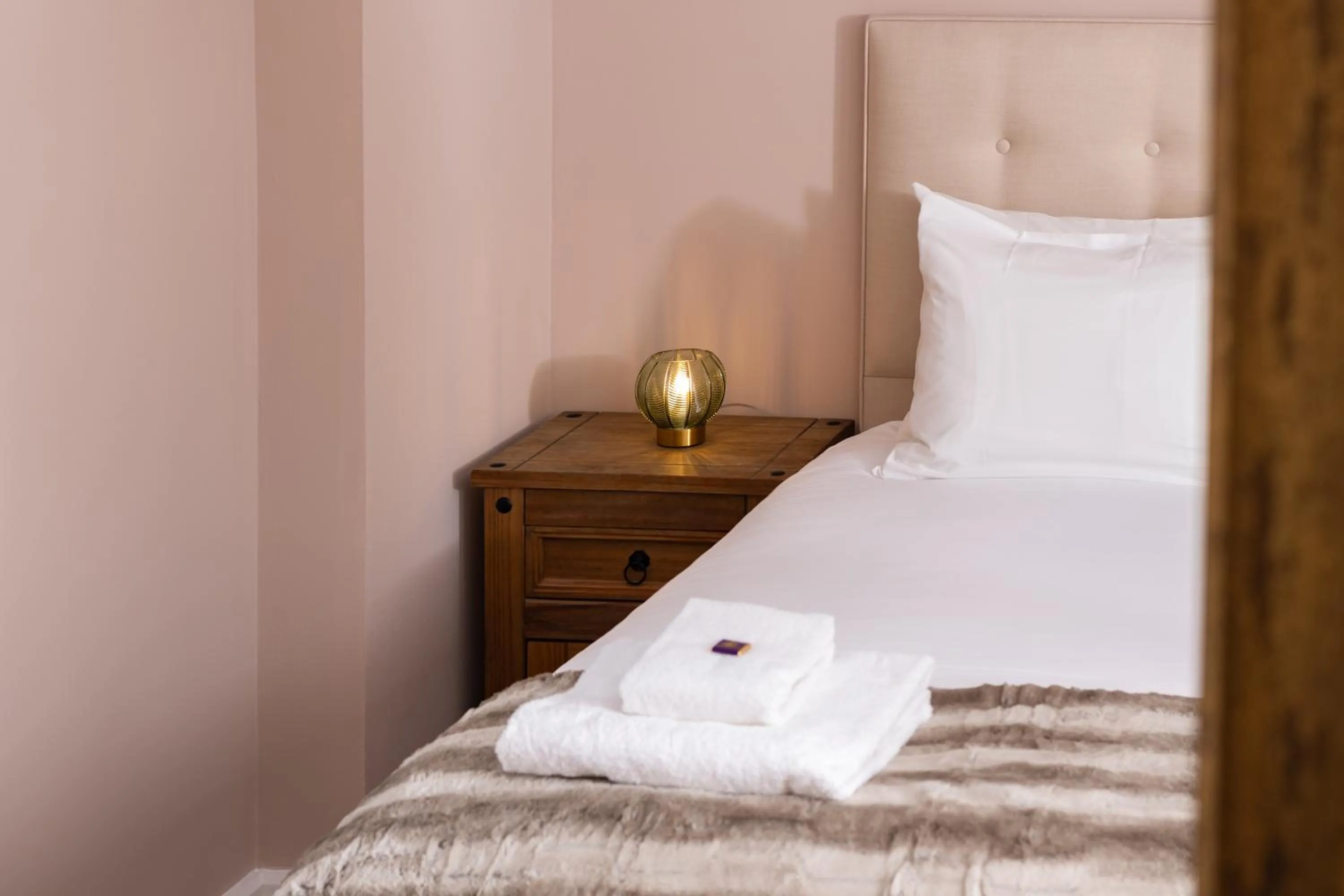 Bedroom, Bed in The Highland Club