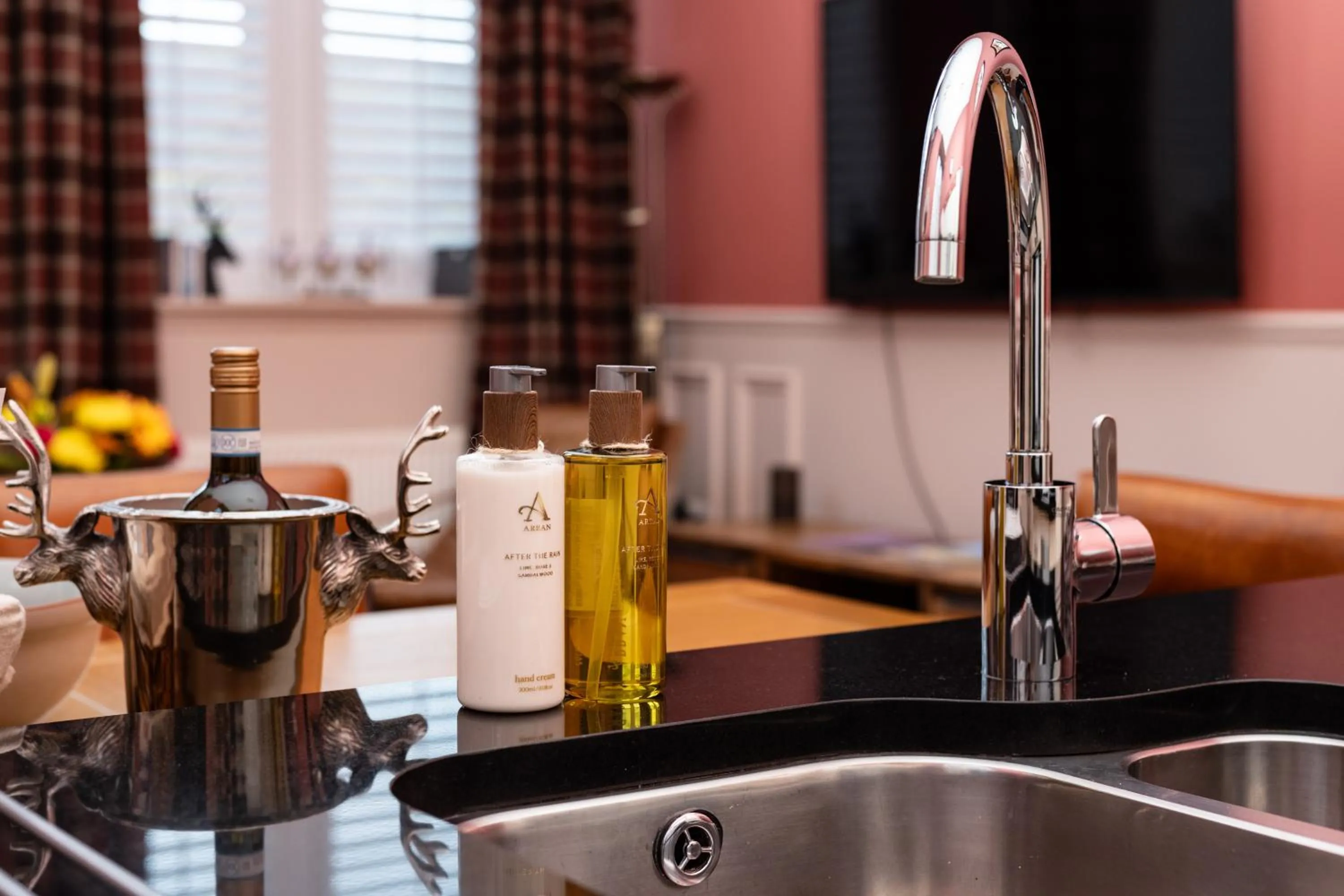Kitchen or kitchenette in The Highland Club