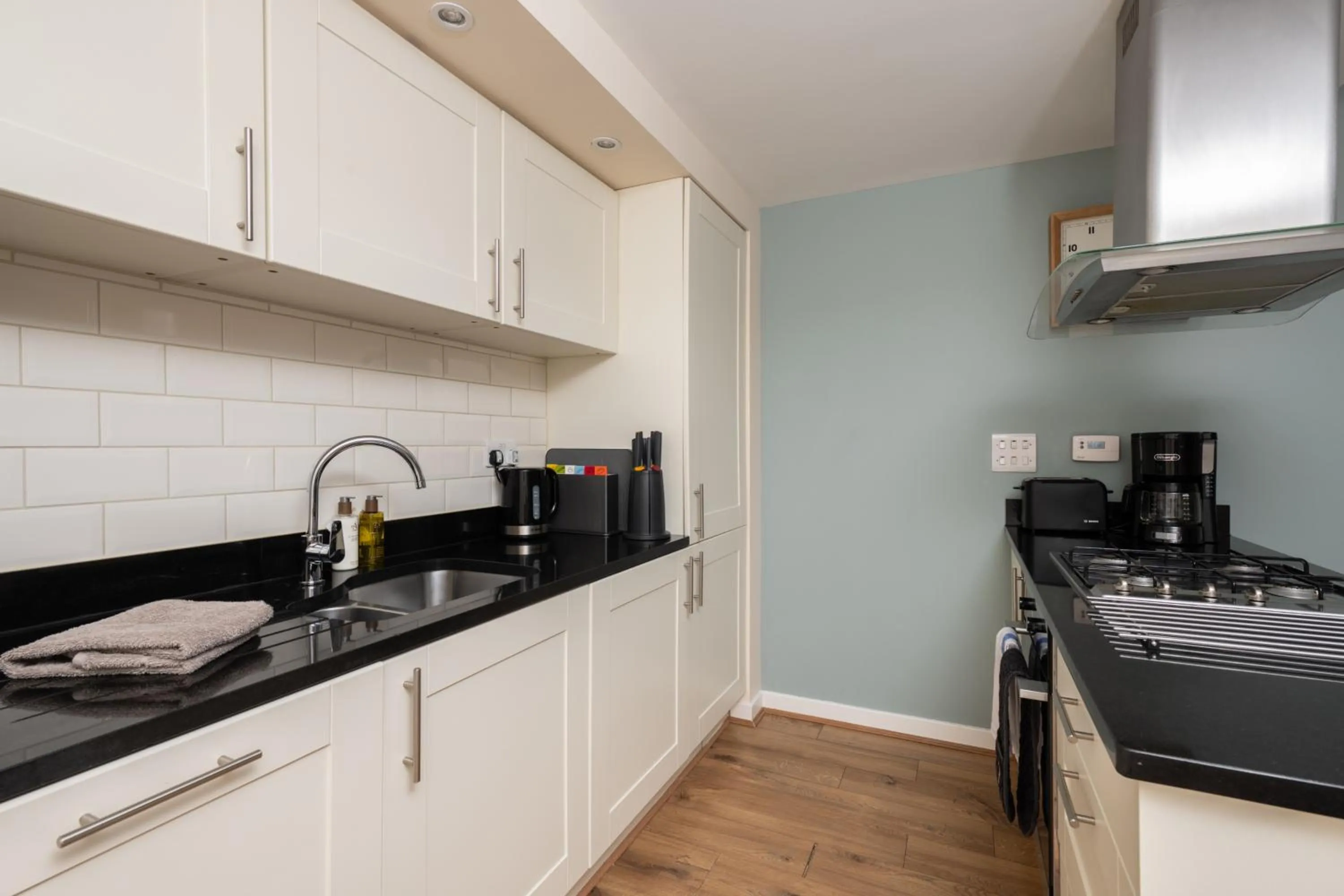 Kitchen or kitchenette in The Highland Club