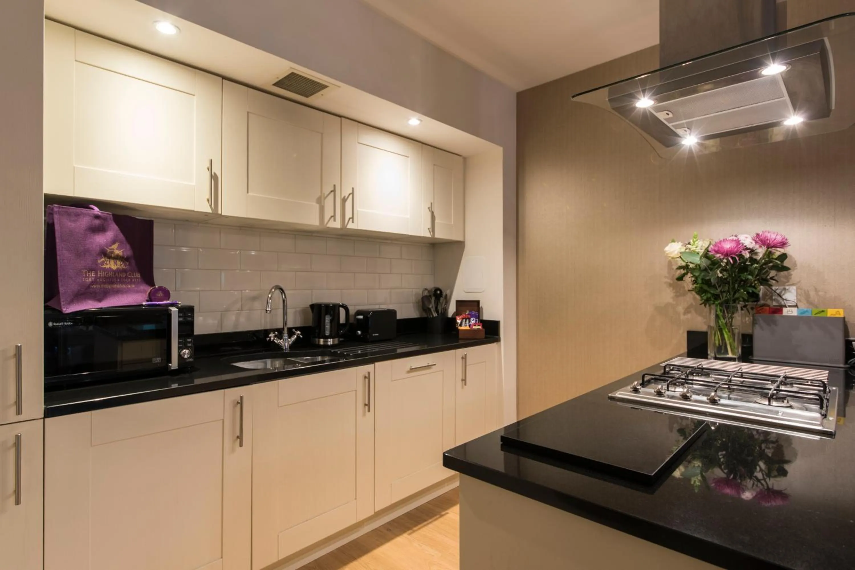 Kitchen or kitchenette in The Highland Club