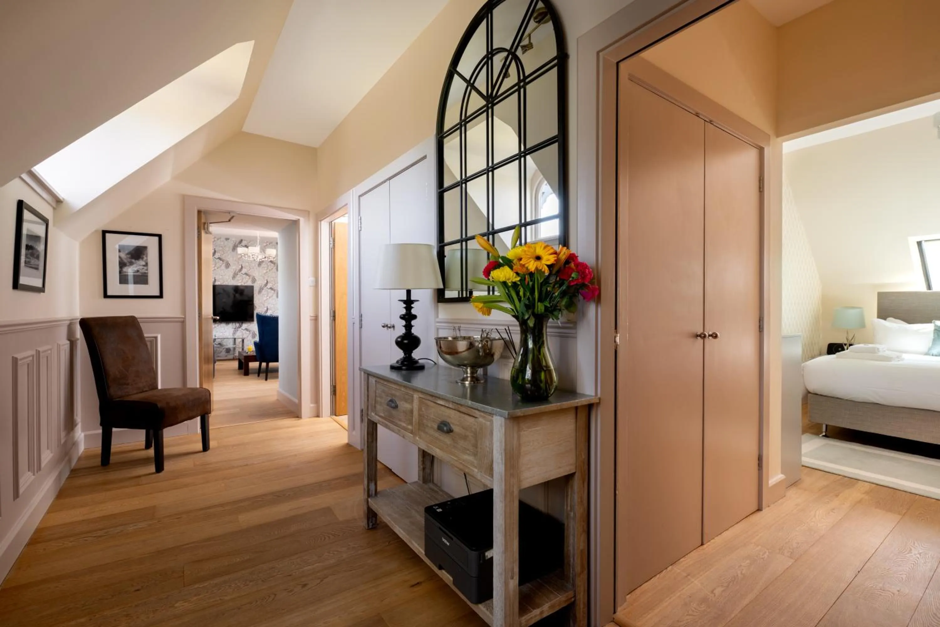 Facade/entrance, Bed in The Highland Club