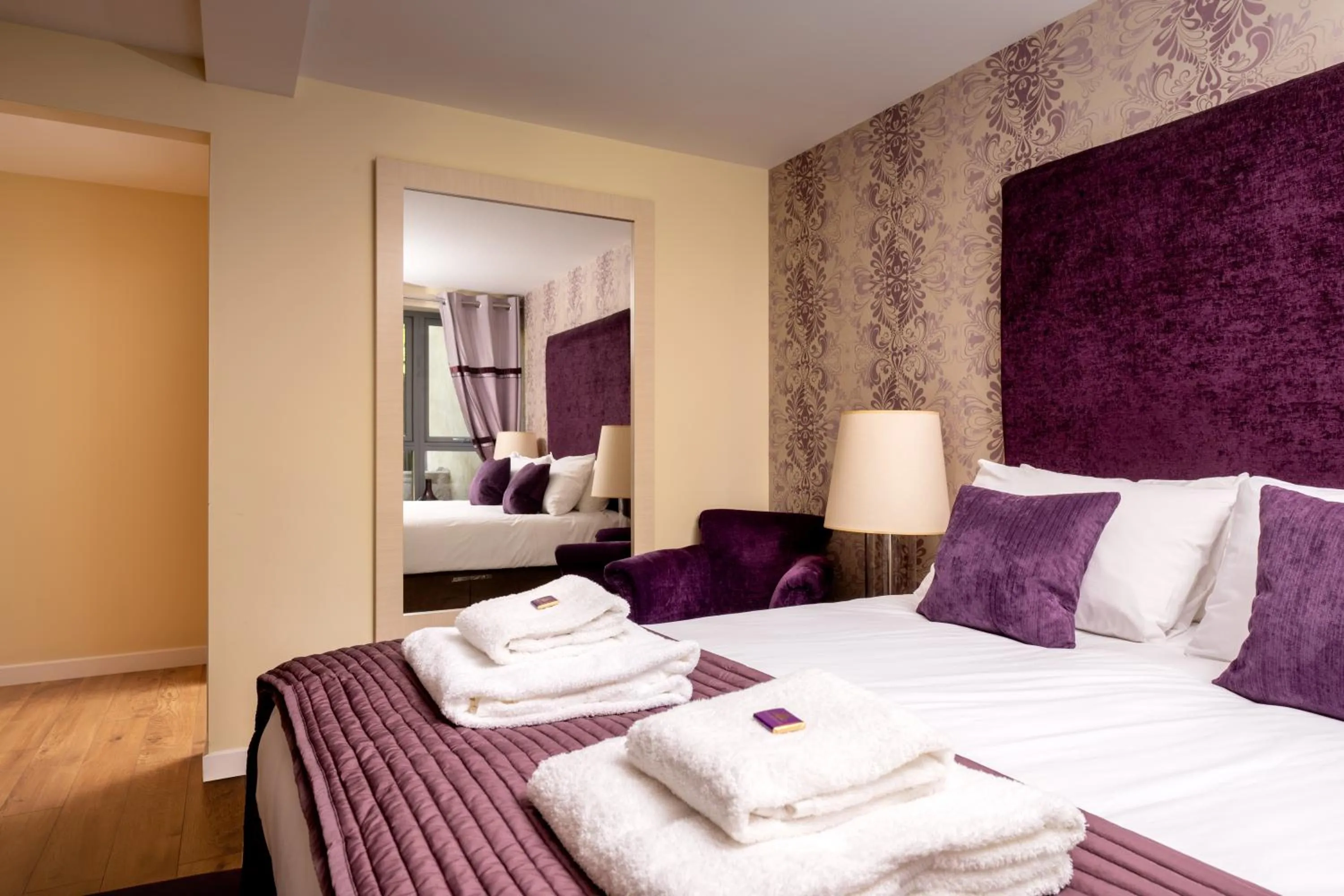 Bedroom, Bed in The Highland Club