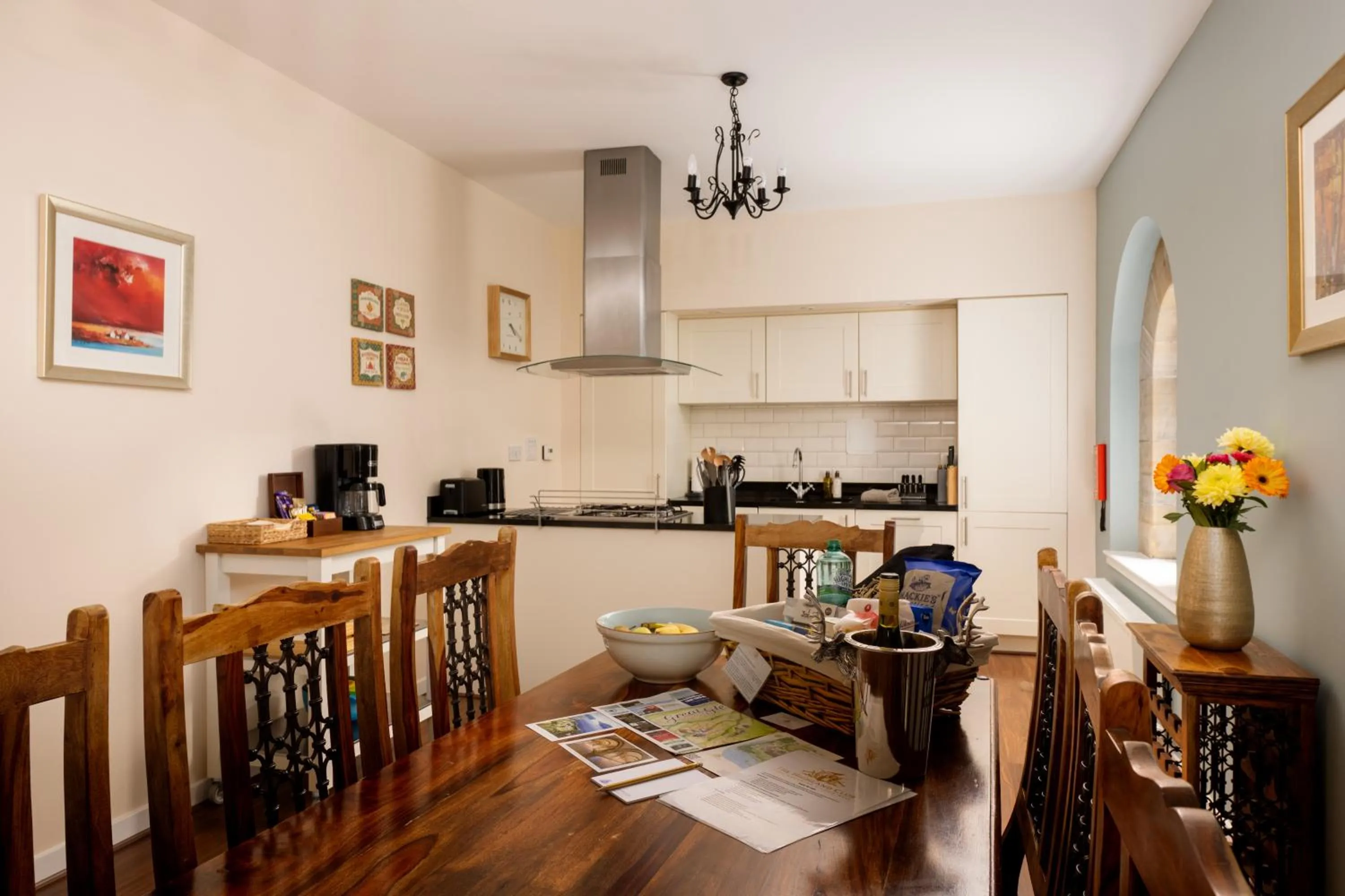 Kitchen or kitchenette in The Highland Club