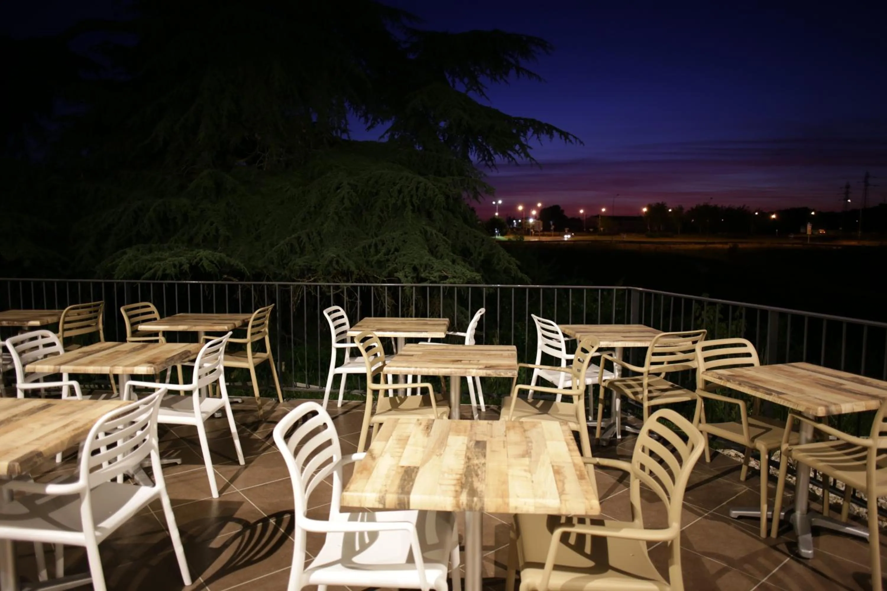 Balcony/Terrace in ibis styles Villeneuve Sur Lot