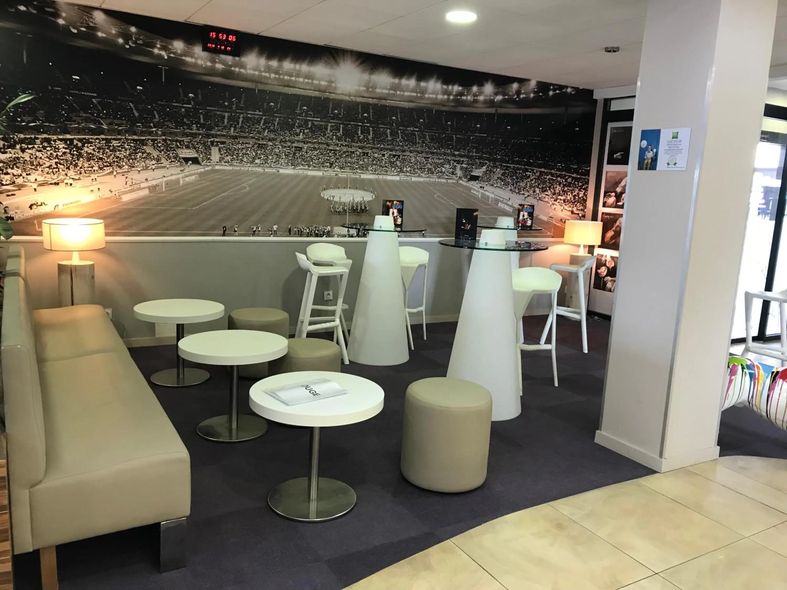 Lounge or bar in ibis styles Villeneuve Sur Lot