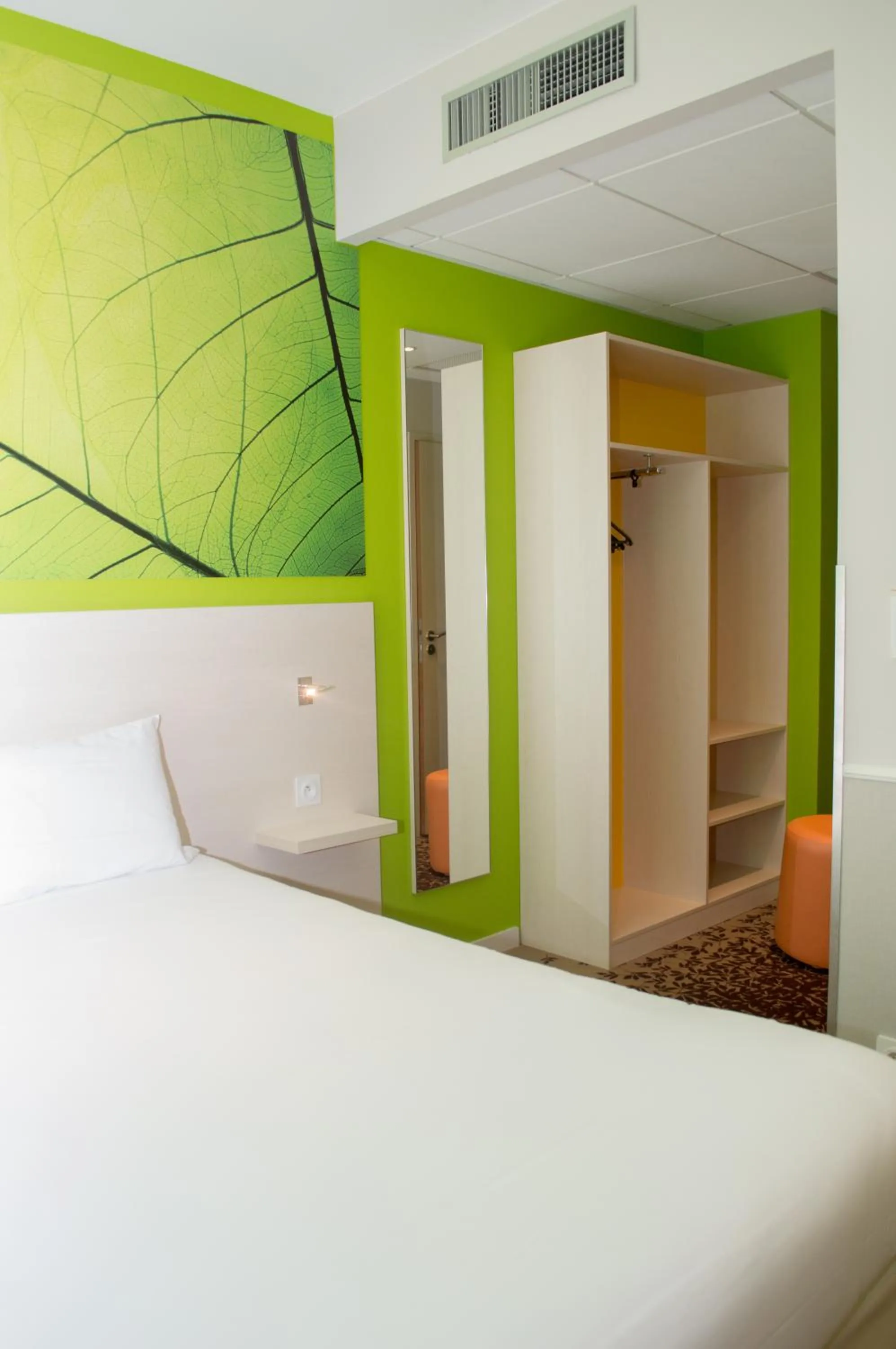 Bed in ibis styles Villeneuve Sur Lot