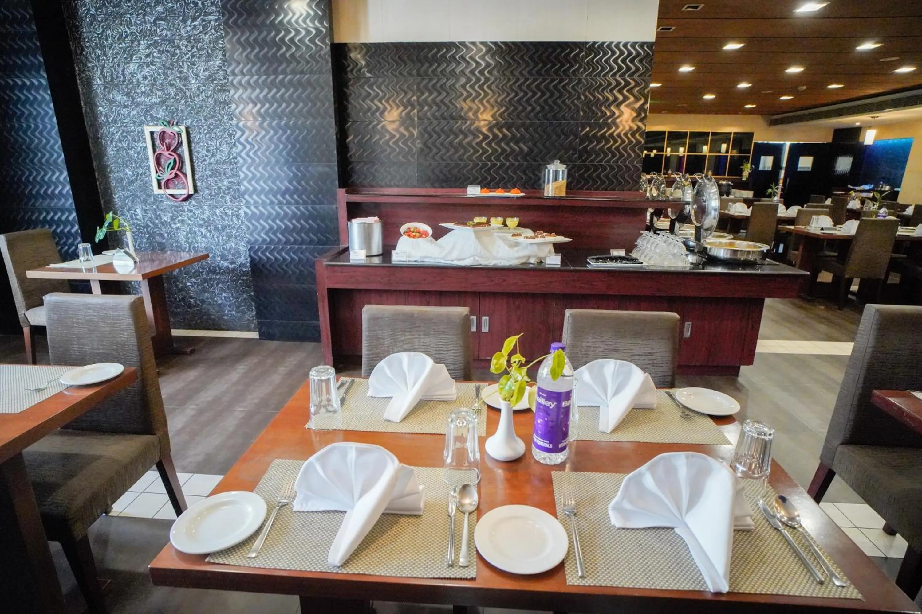 Restaurant/places to eat in Hotel Olive Eva