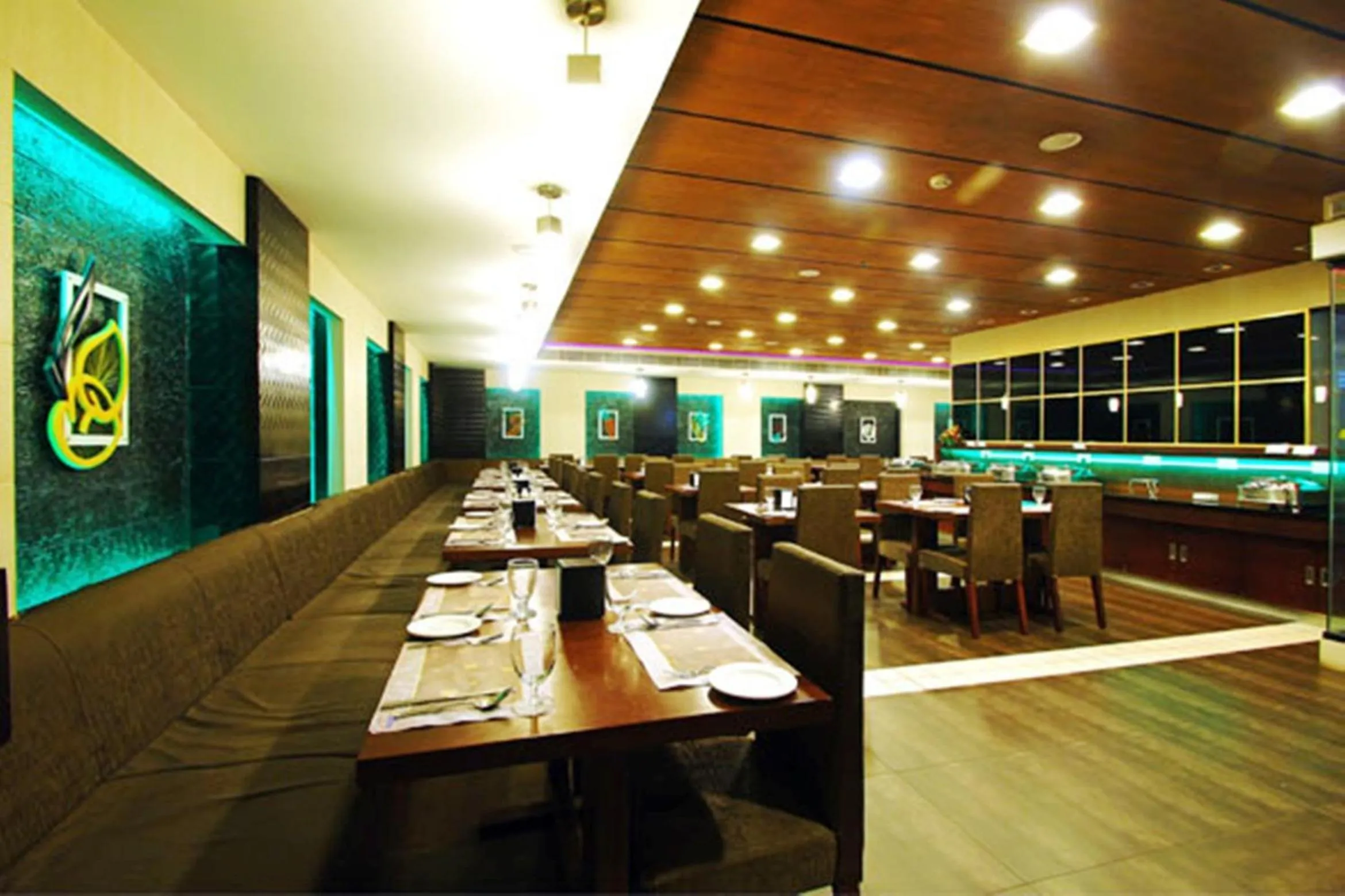 Restaurant/places to eat in Hotel Olive Eva