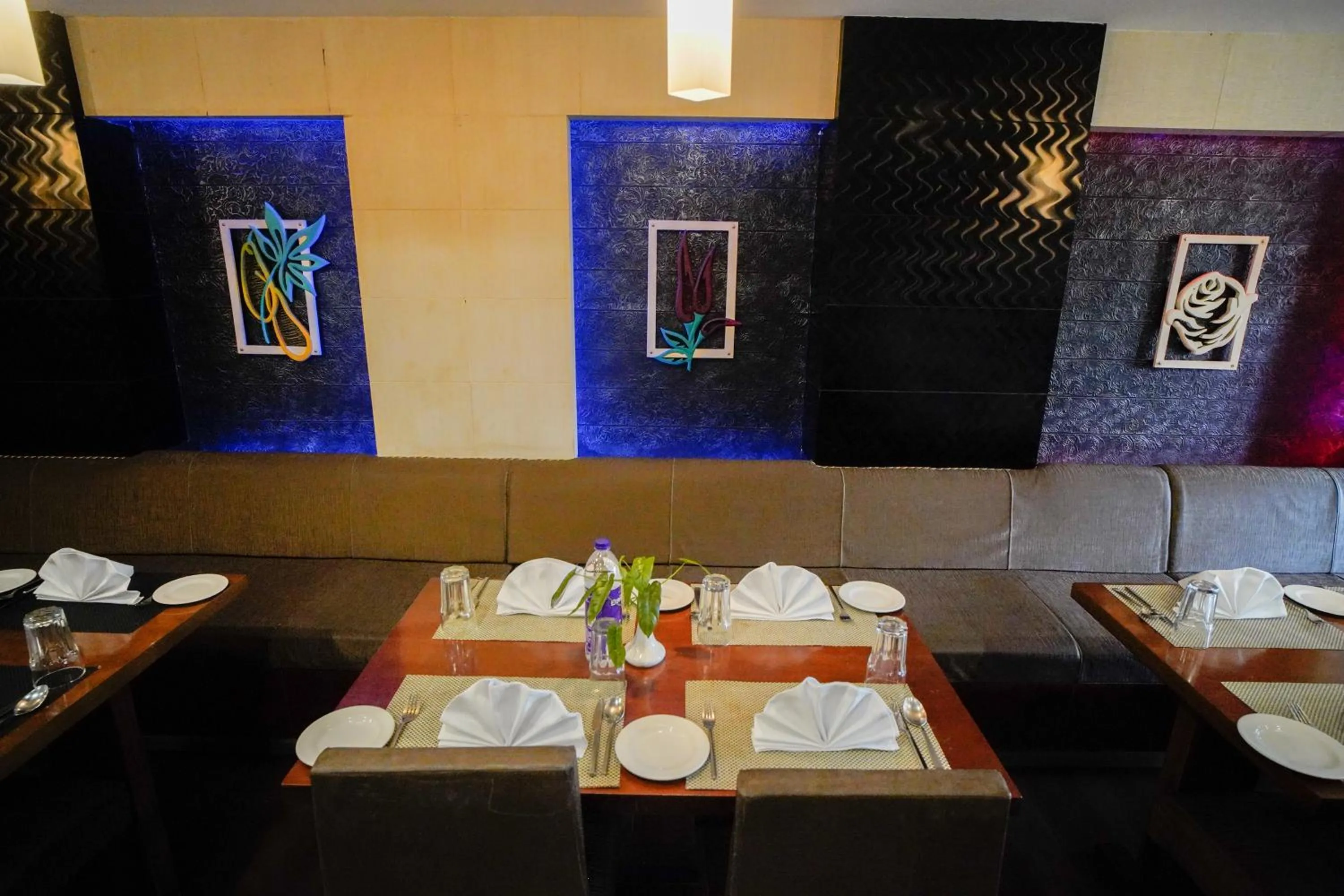 Restaurant/places to eat in Hotel Olive Eva