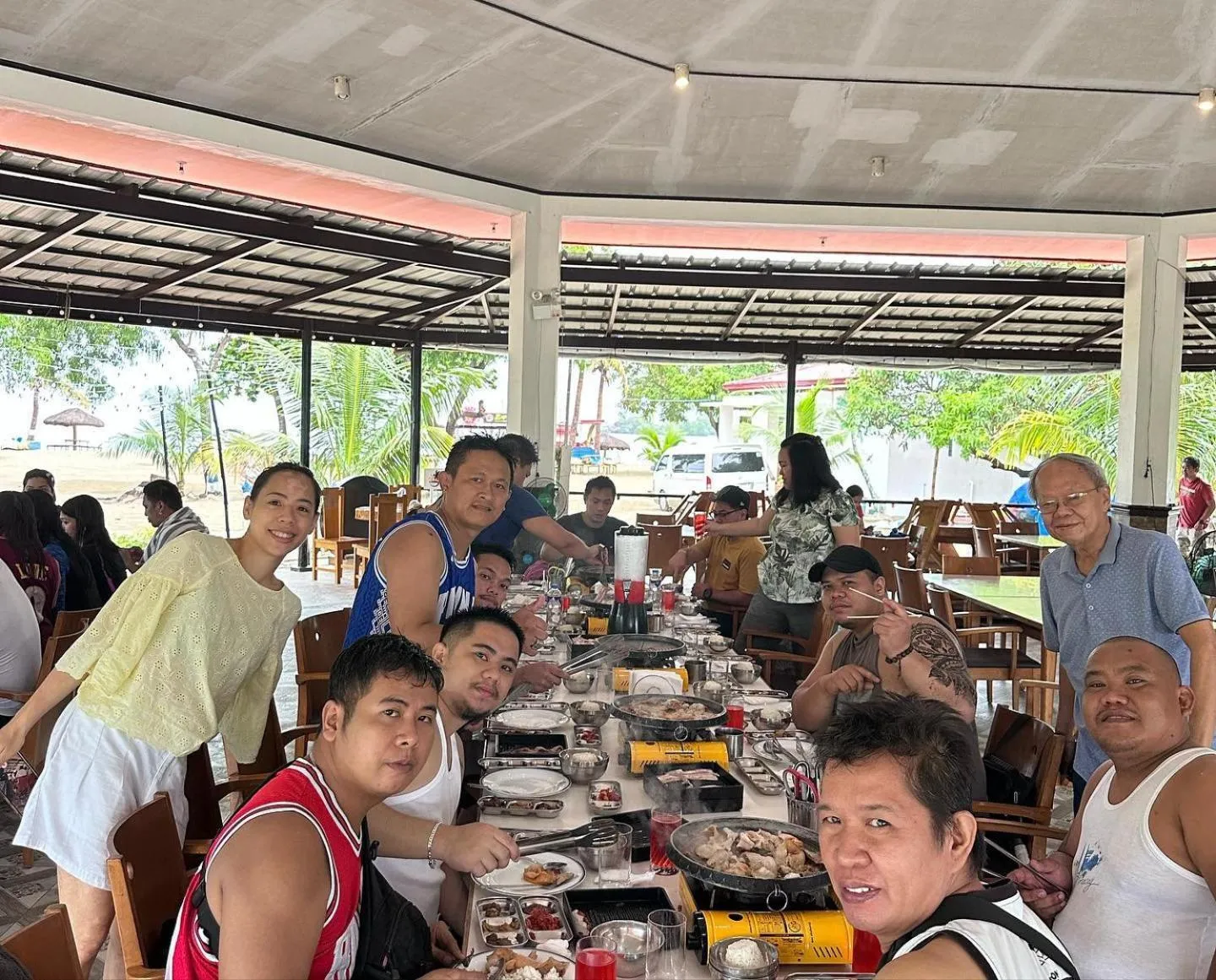 Restaurant/places to eat in Bolo Hills Beach Club And Residence