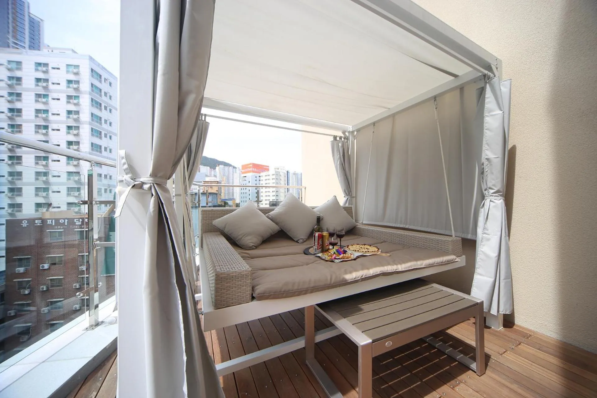 Patio in Dongnae Hound Hotel Sajik Minam Station