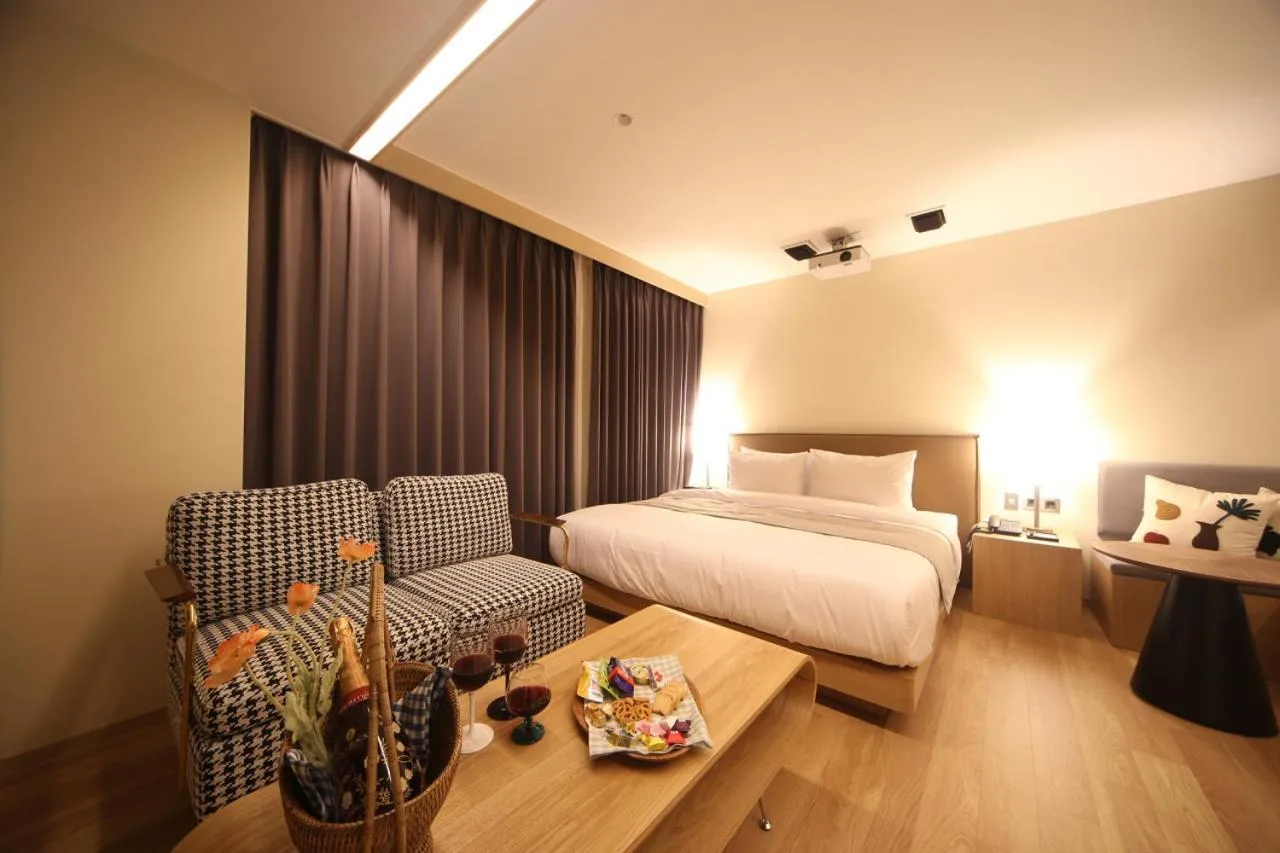 Bed in Dongnae Hound Hotel Sajik Minam Station