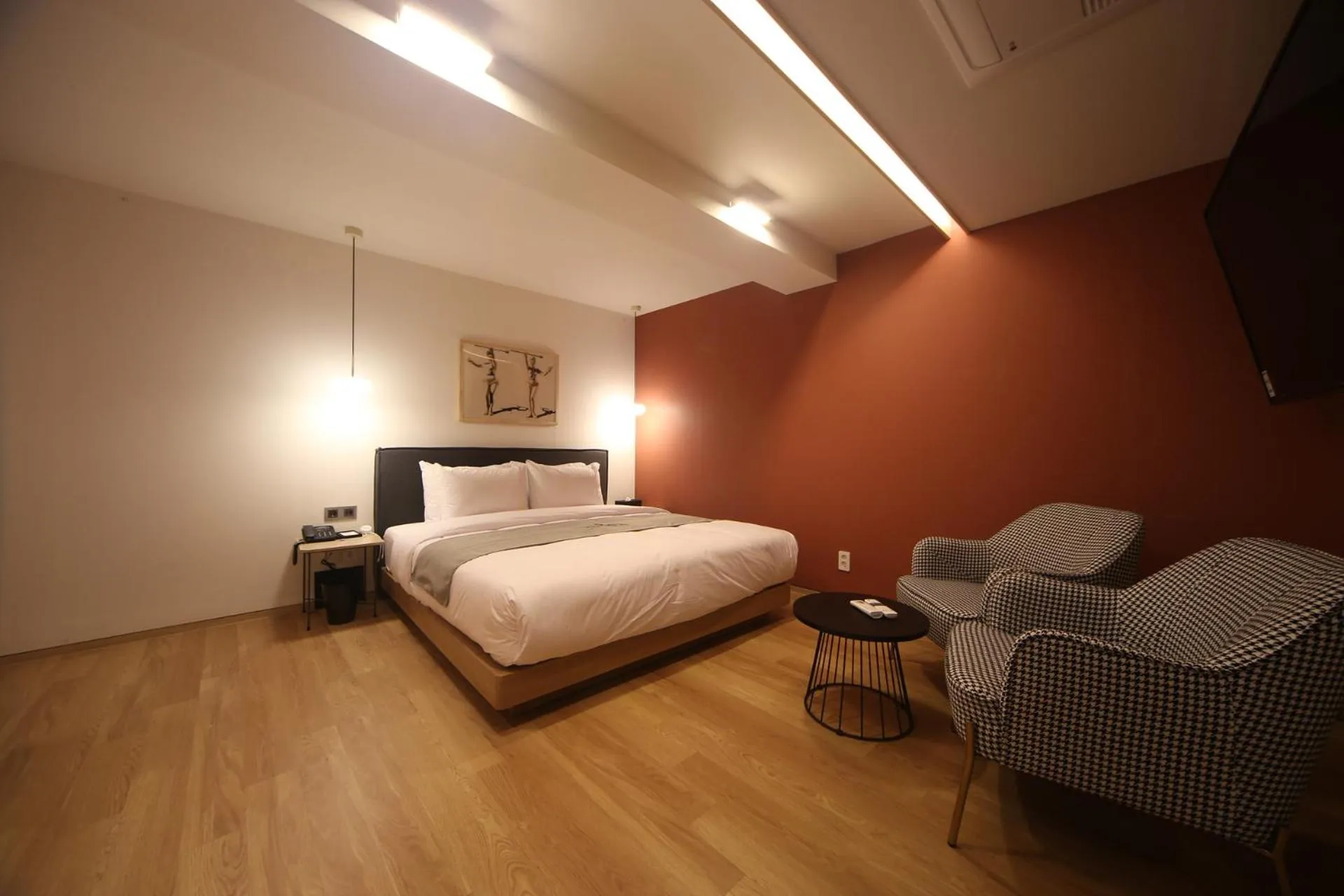 Bed in Dongnae Hound Hotel Sajik Minam Station