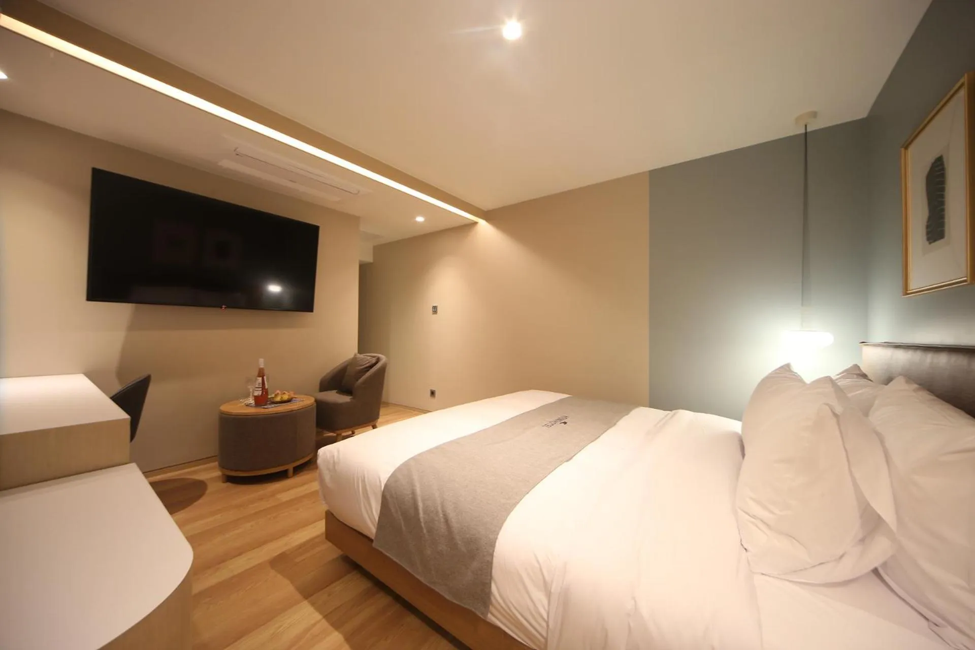 Bed in Dongnae Hound Hotel Sajik Minam Station