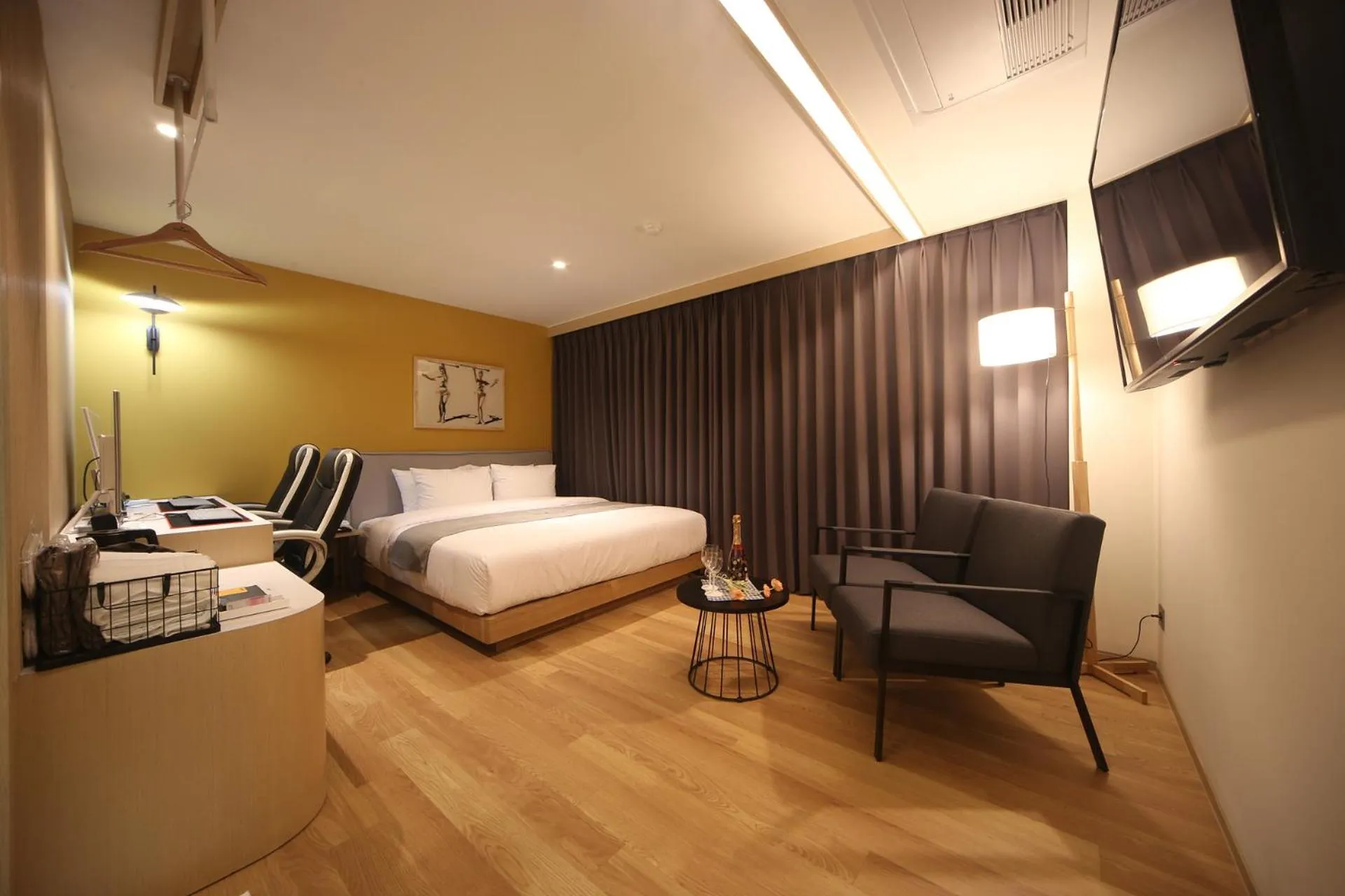 Bed in Dongnae Hound Hotel Sajik Minam Station