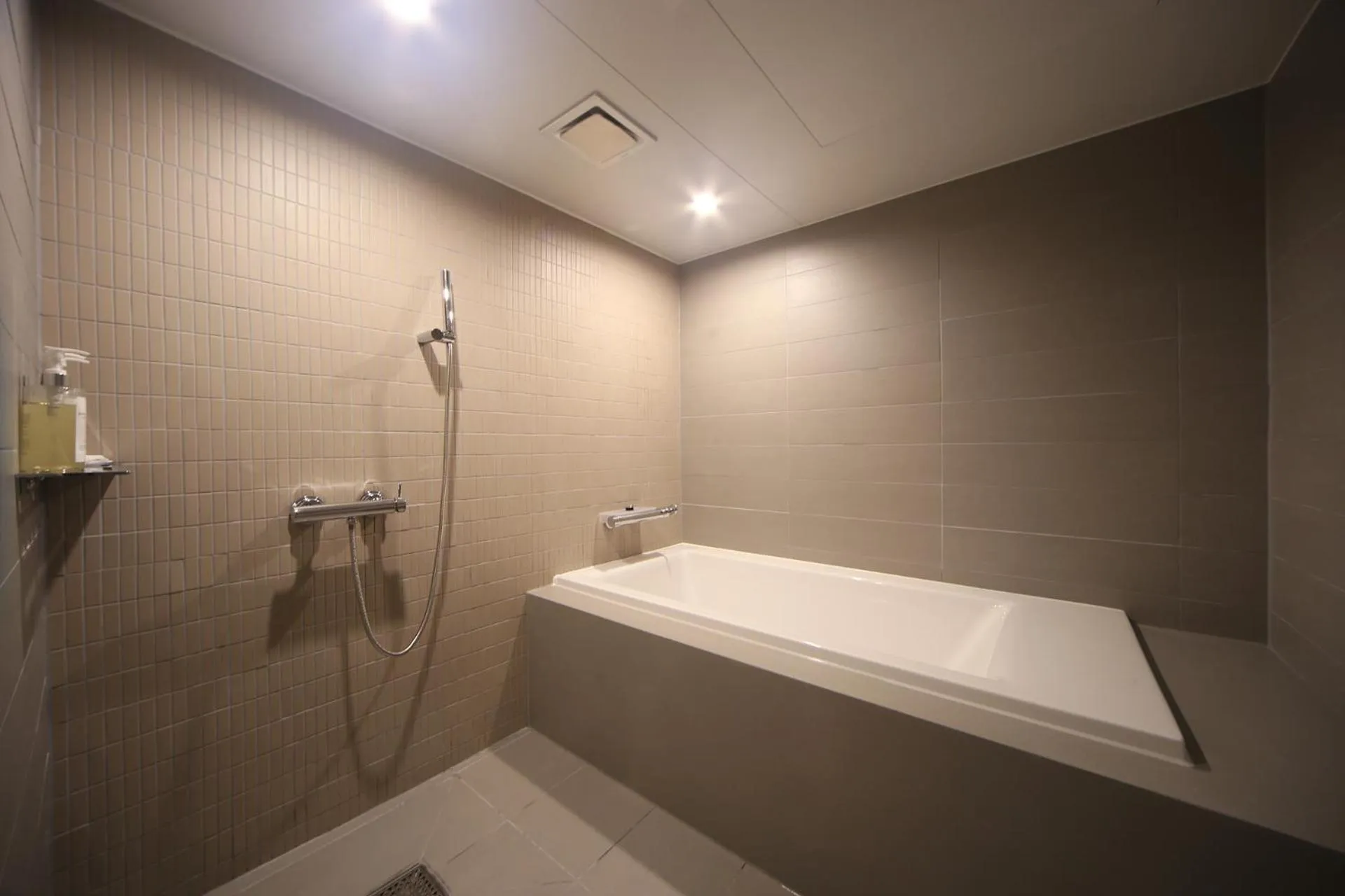 Shower in Dongnae Hound Hotel Sajik Minam Station