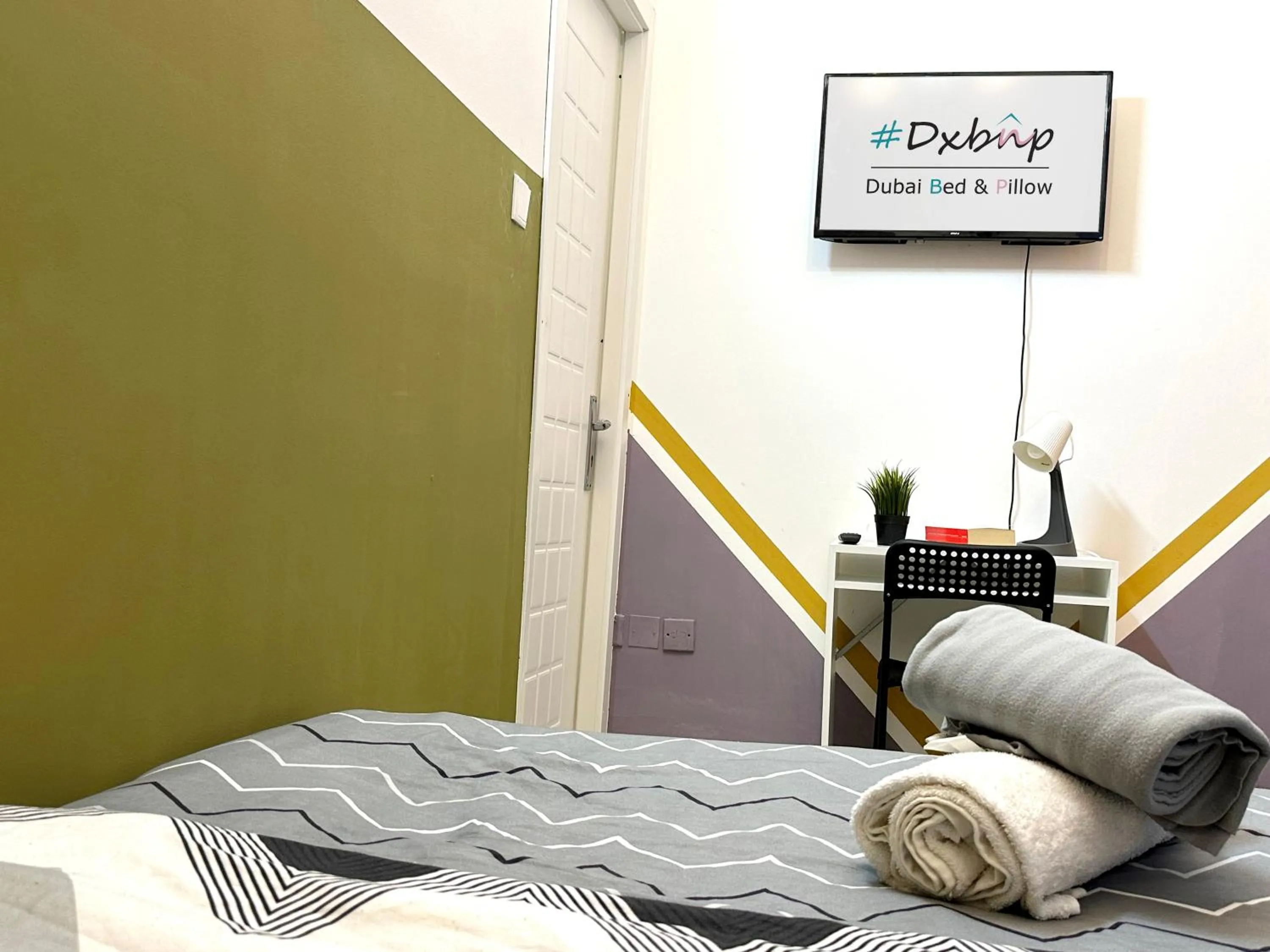 Bed in Double window Partition Room in Tecom Near Metro