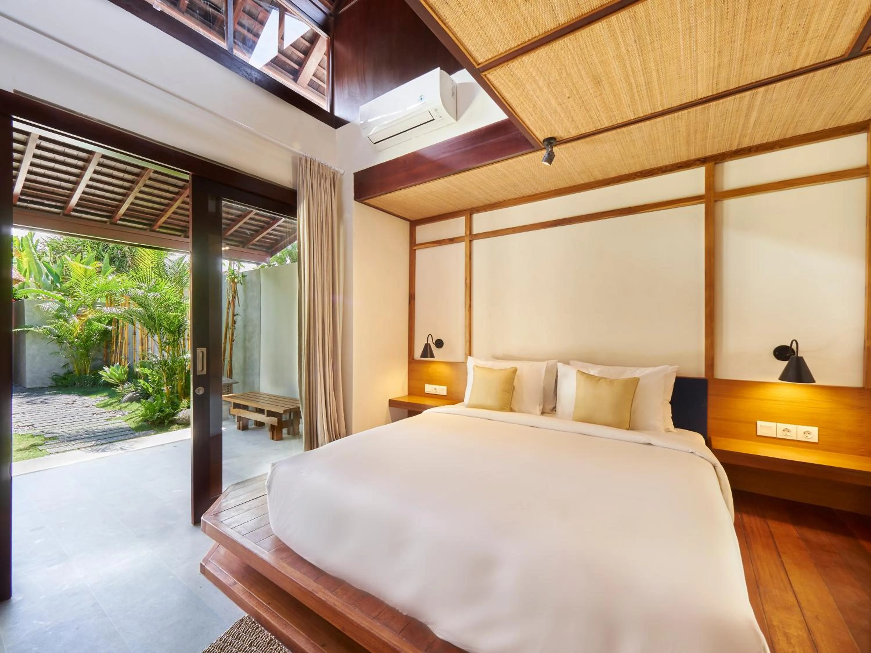 Bed in Bumbak Park Villas By Nakula