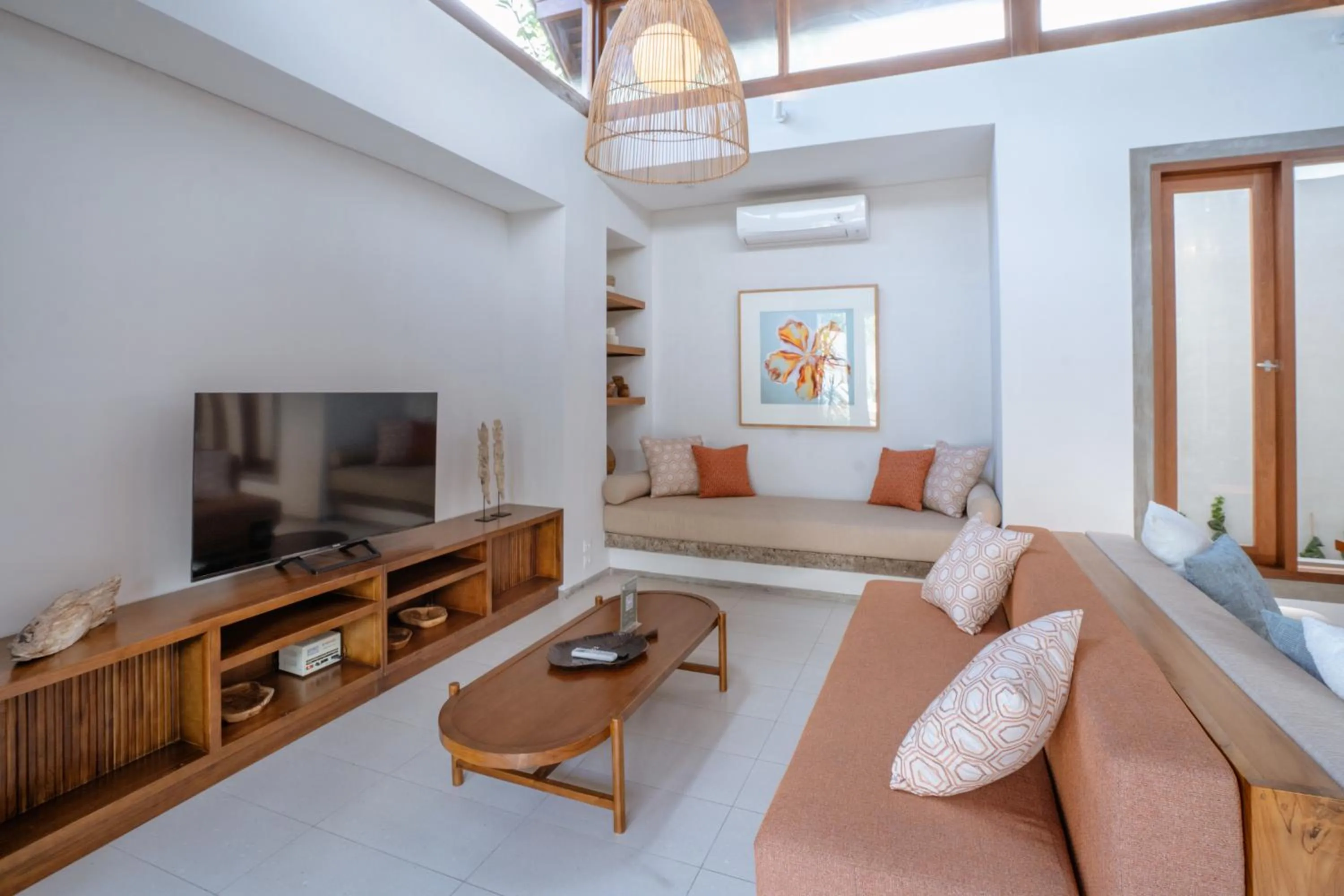 Living room in Bumbak Park Villas By Nakula