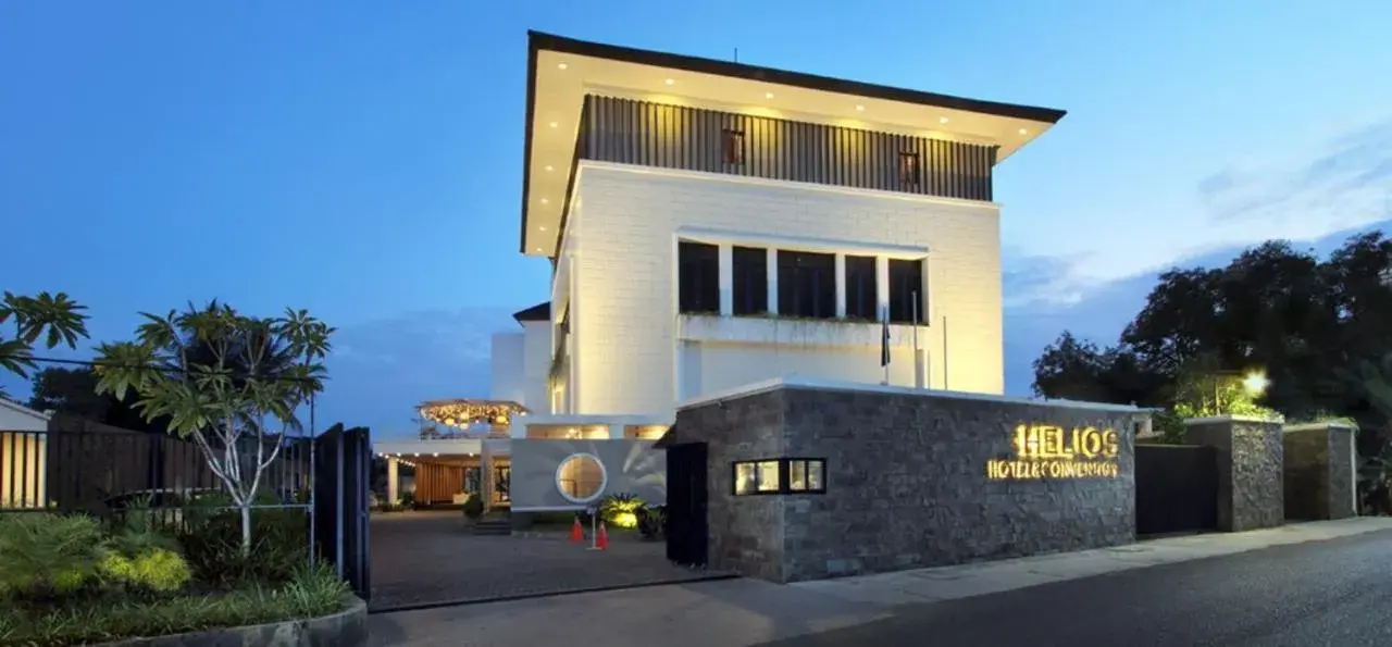 HELIOS HOTEL & CONVENTION HELIOS HOTEL & CONVENTION