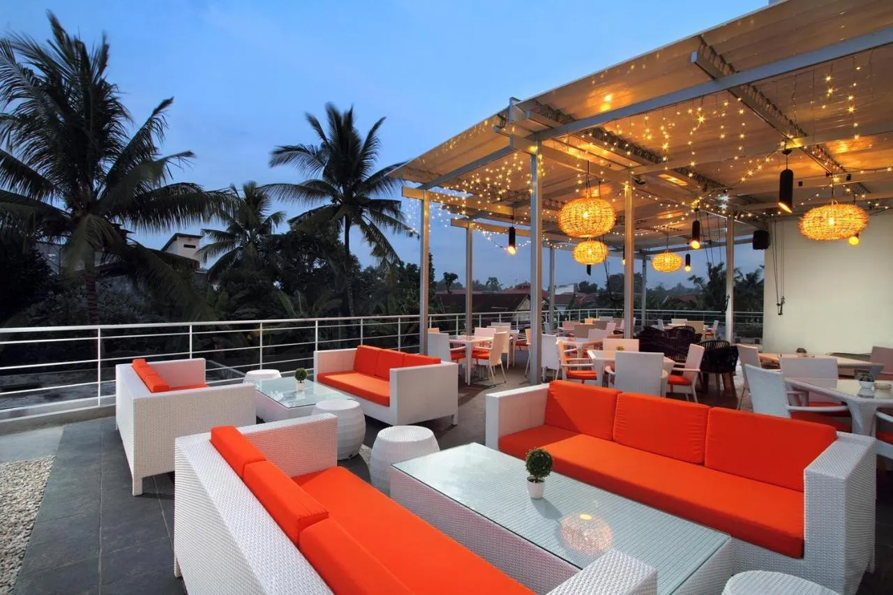 Restaurant/places to eat in HELIOS HOTEL & CONVENTION