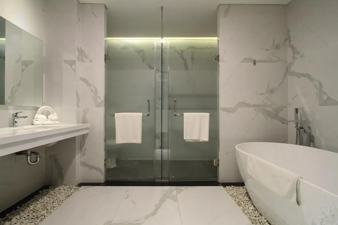 HELIOS HOTEL & CONVENTION