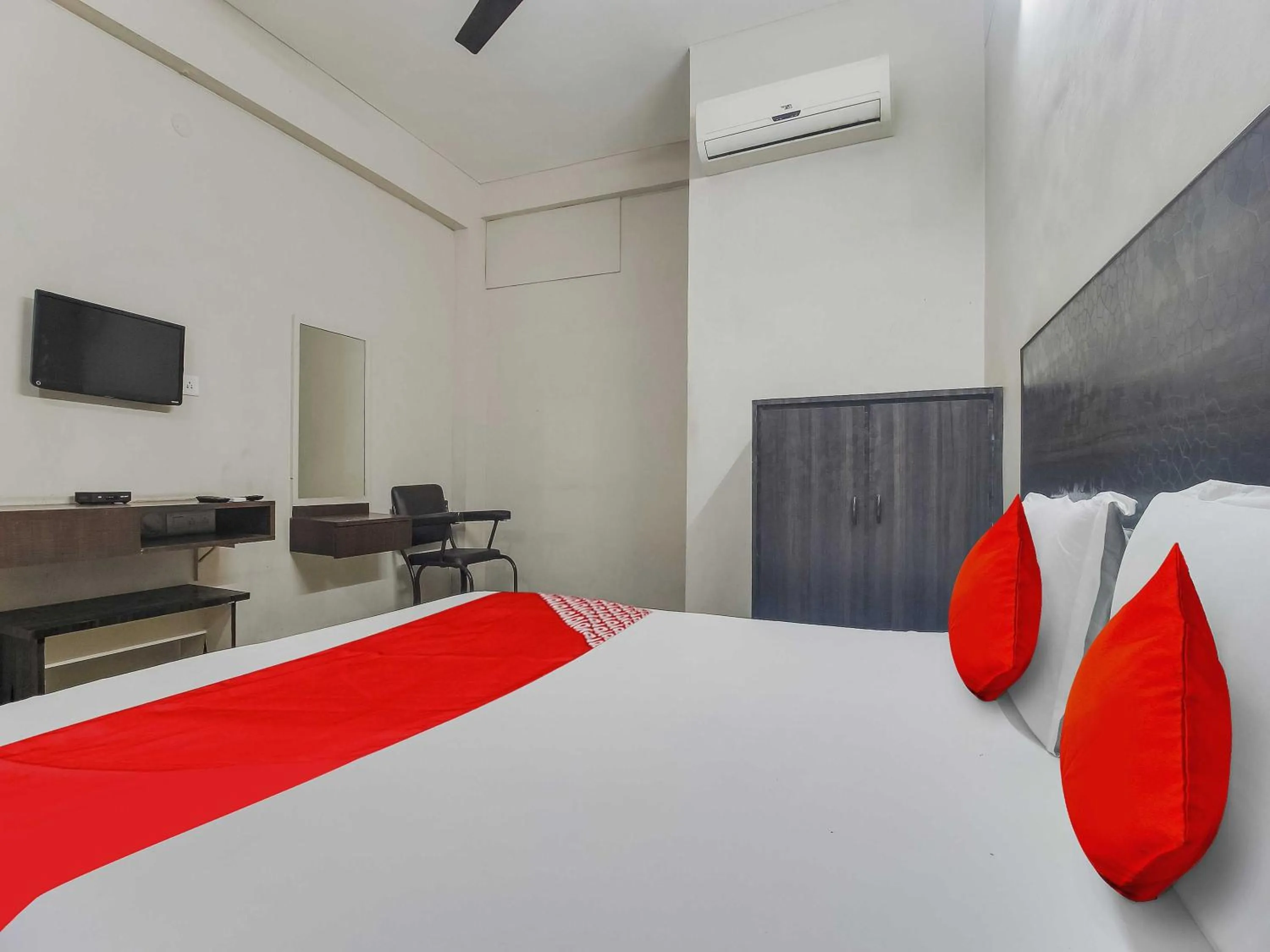 Bedroom, Bed in Hotel O Bharat Lodge