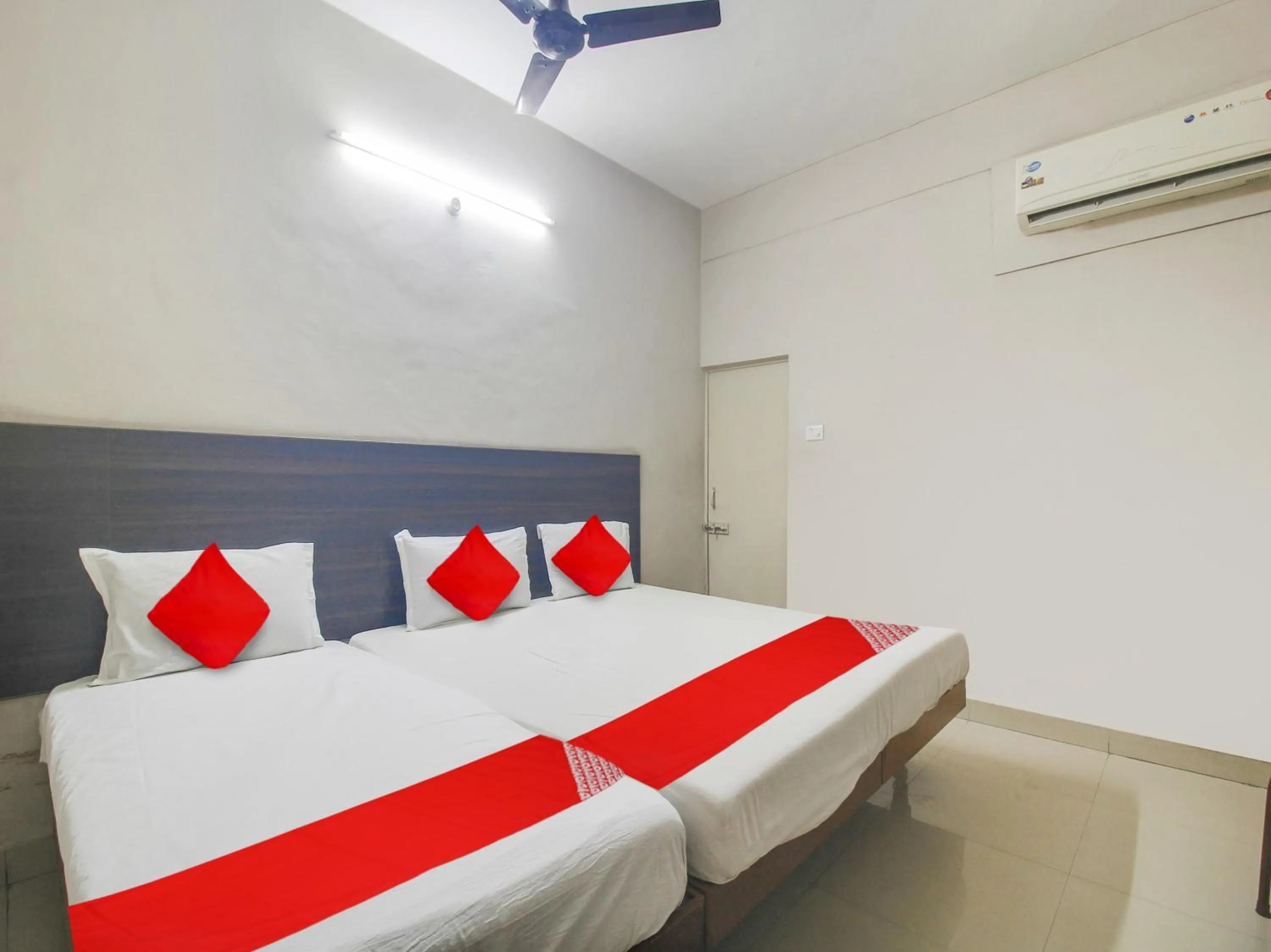 Bedroom, Bed in Hotel O Bharat Lodge