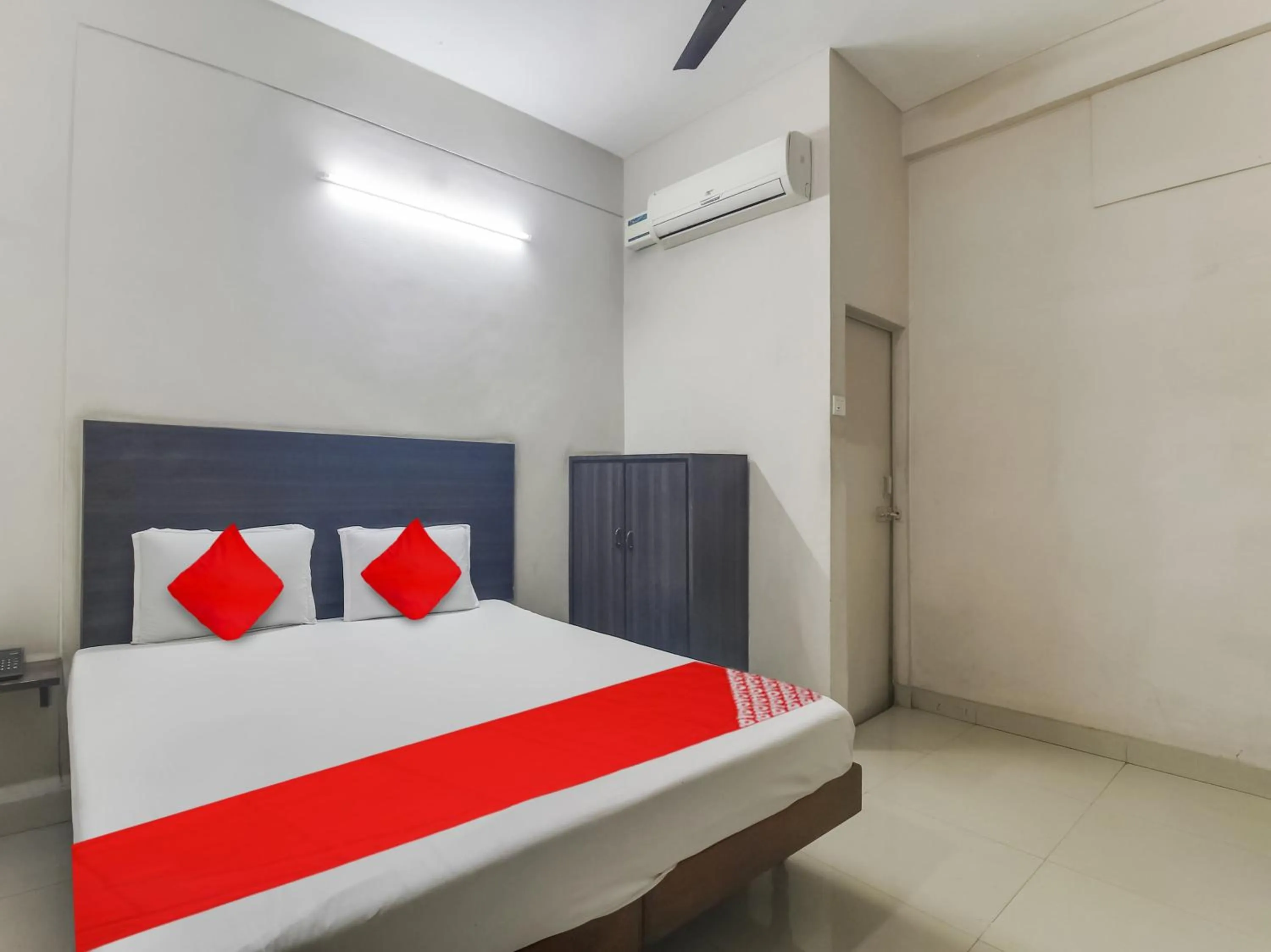 Bedroom, Bed in Hotel O Bharat Lodge