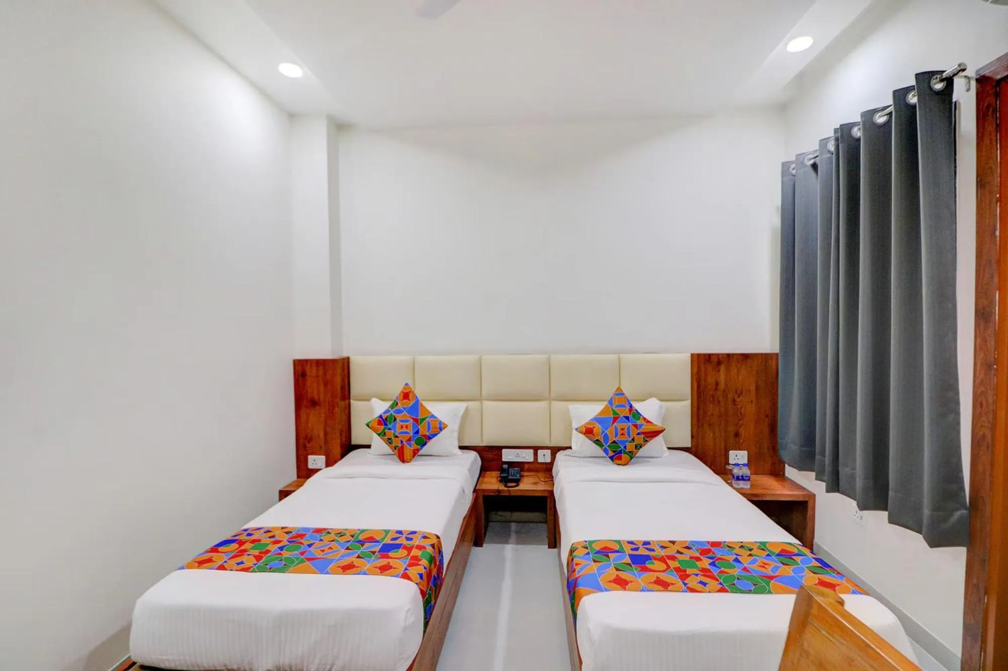 Bed in FabHotel AVS Grand and Banquets - 500m from Gomti Nagar railway station