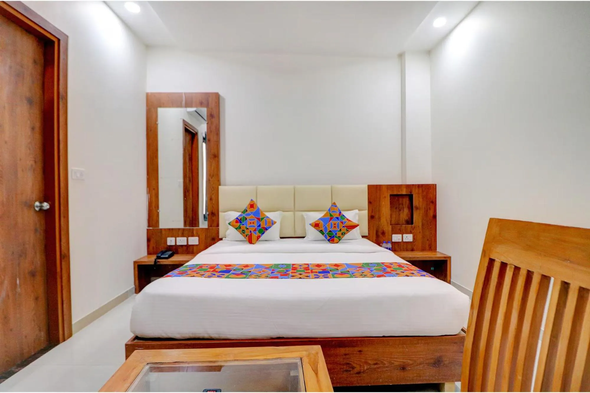 Bed in FabHotel AVS Grand and Banquets - 500m from Gomti Nagar railway station