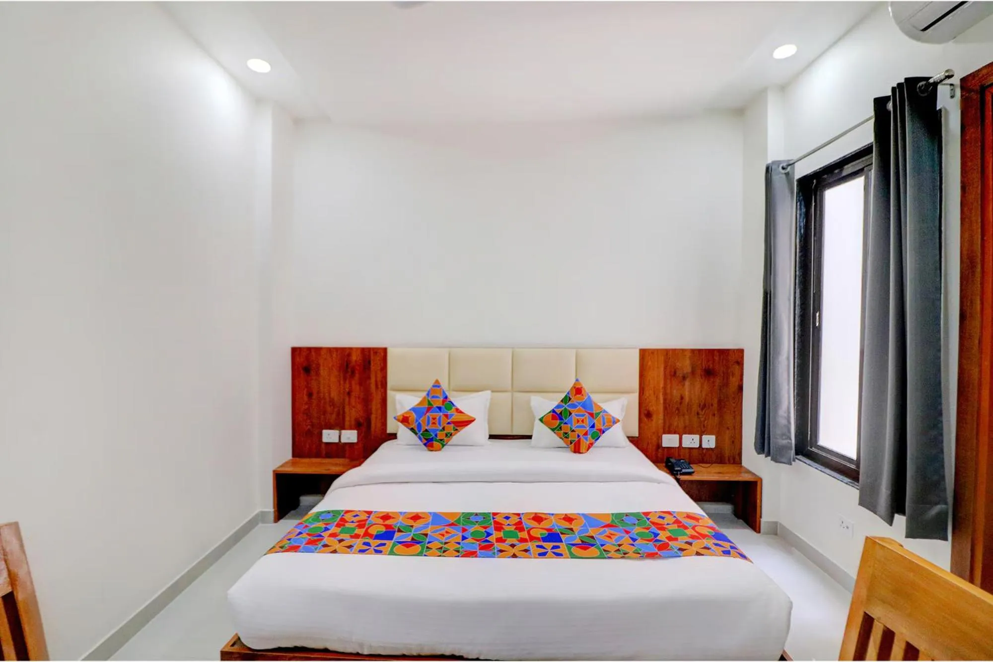Bed in FabHotel AVS Grand and Banquets - 500m from Gomti Nagar railway station
