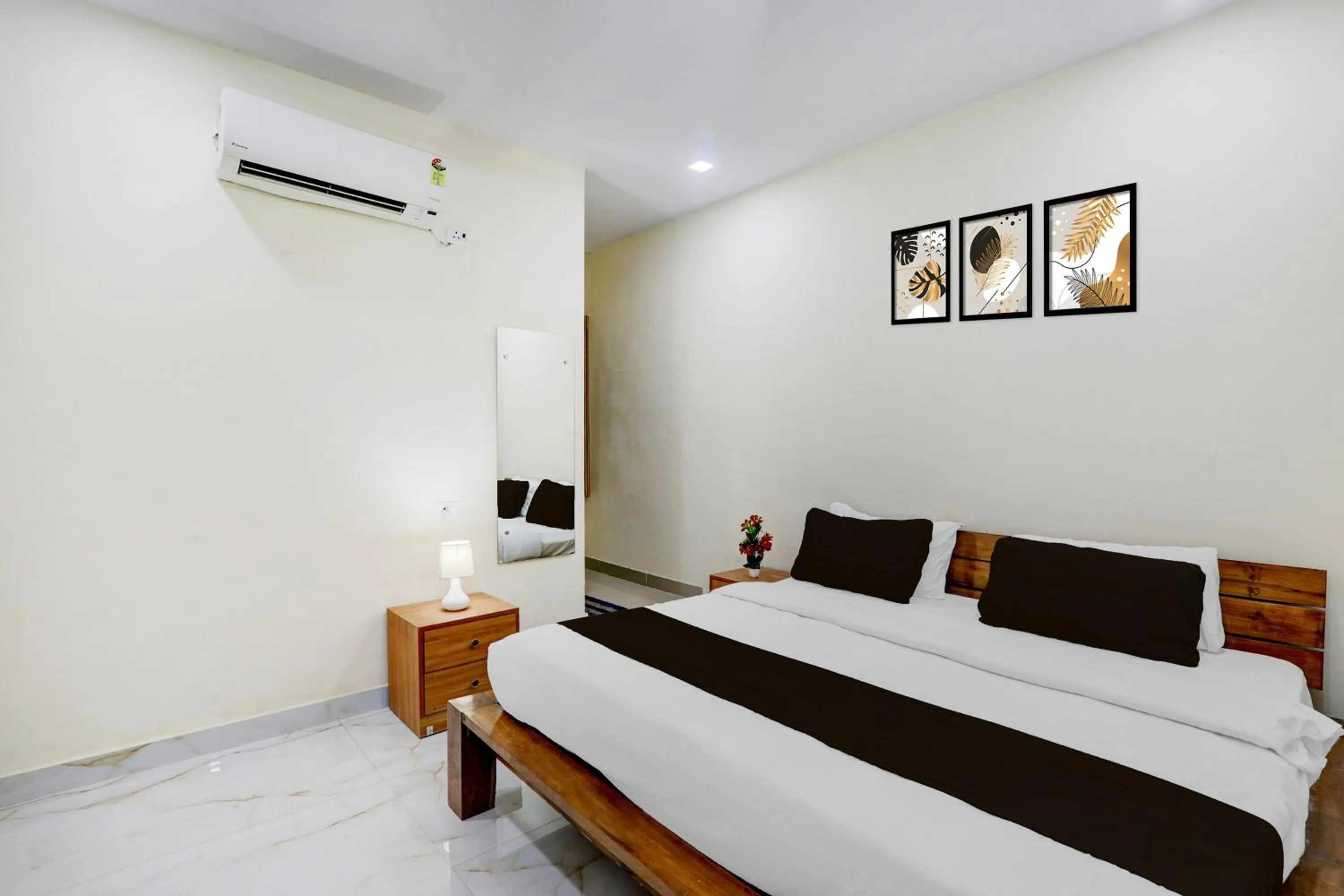 Bedroom, Bed in Super Hotel O IIM Road Lucknow