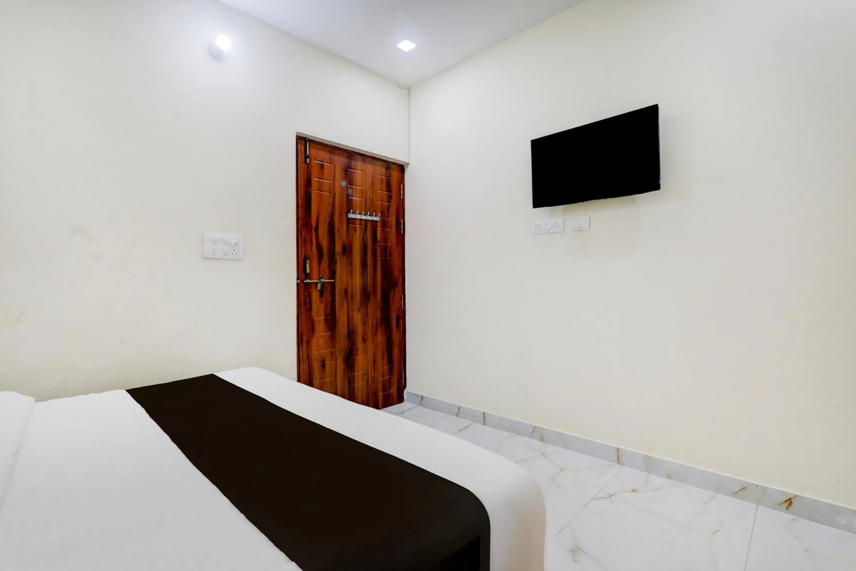 Bedroom, Bed in Super Hotel O IIM Road Lucknow