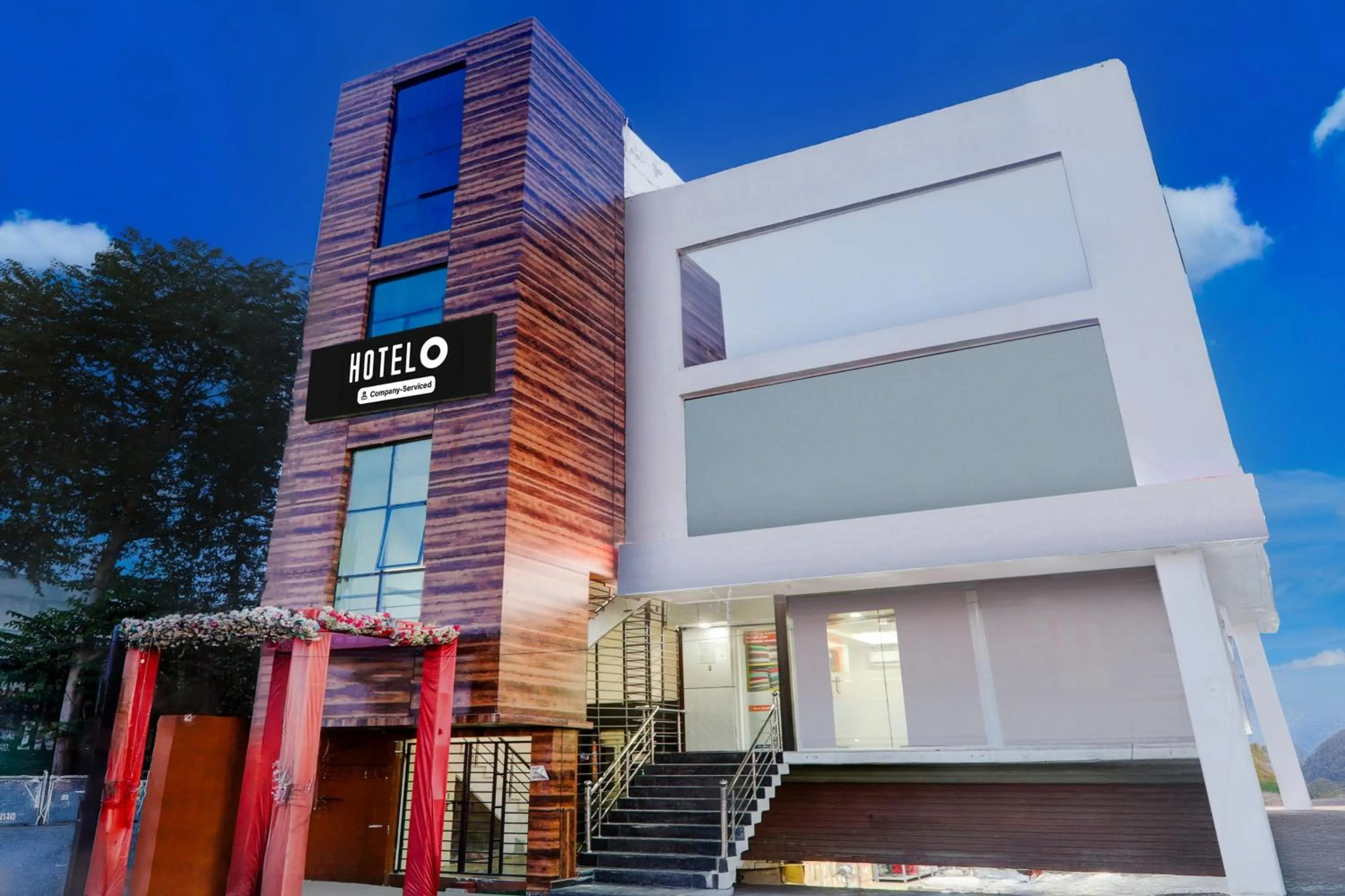 Facade/entrance in Super Hotel O IIM Road Lucknow