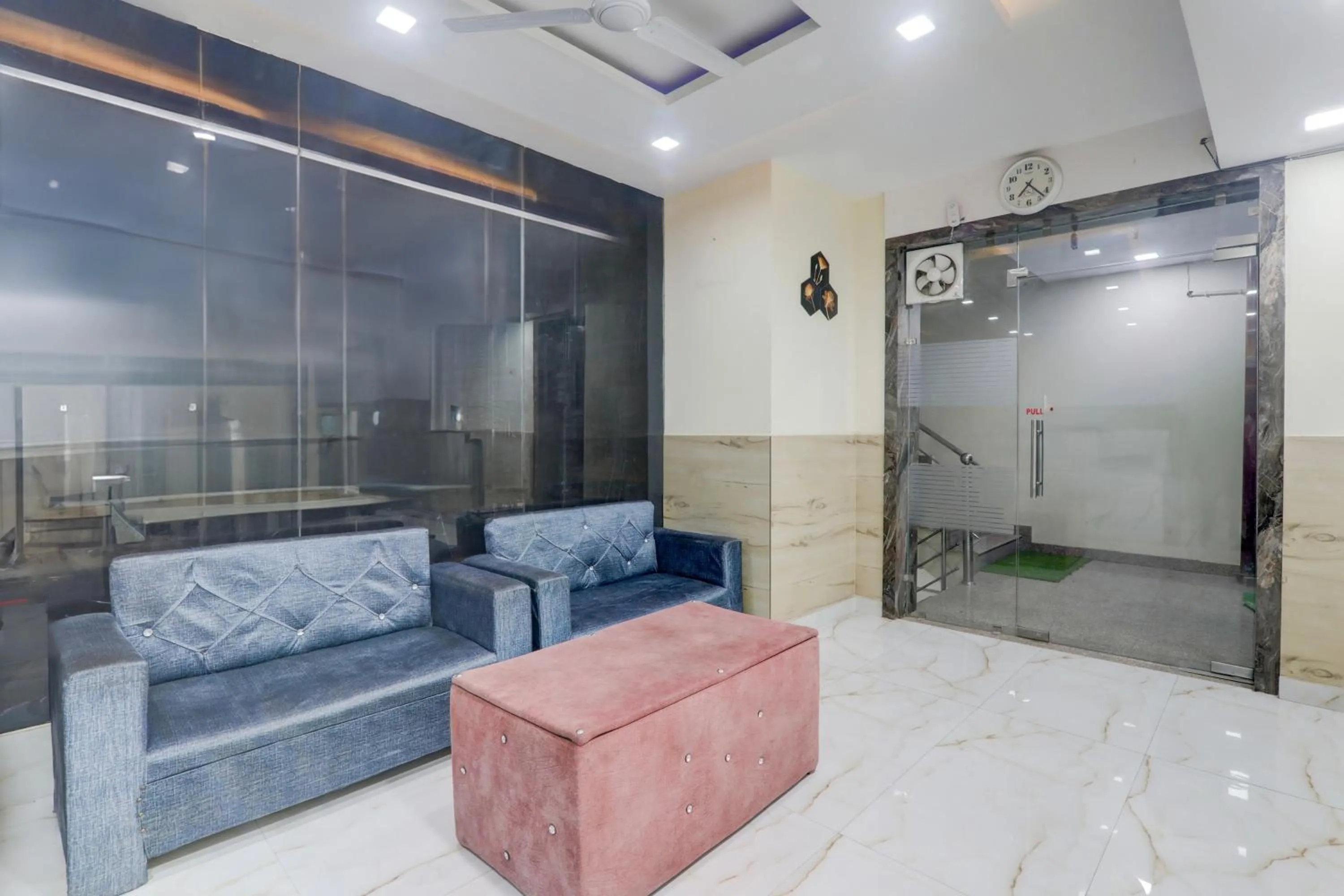 Lobby or reception in Super Hotel O IIM Road Lucknow